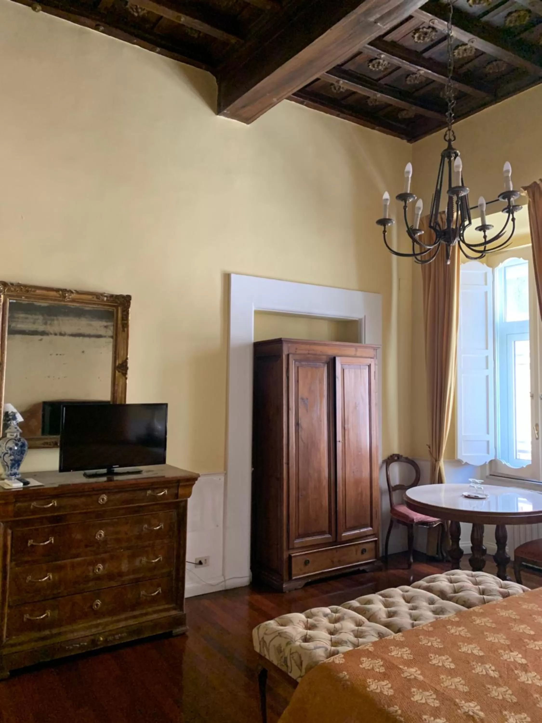 Bedroom, Bed in Relais Teatro Argentina