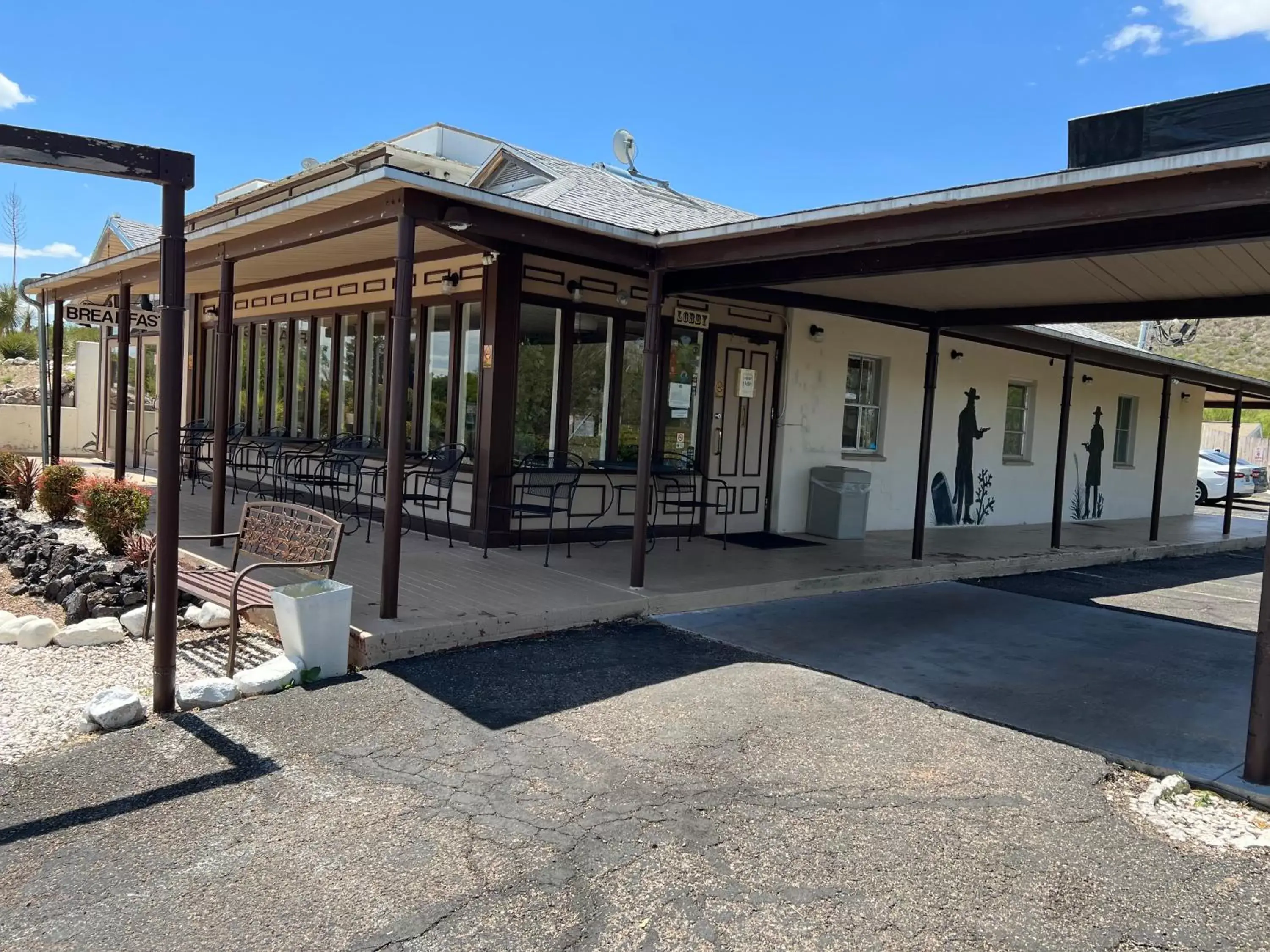 Property Building in Landmark Lookout Lodge