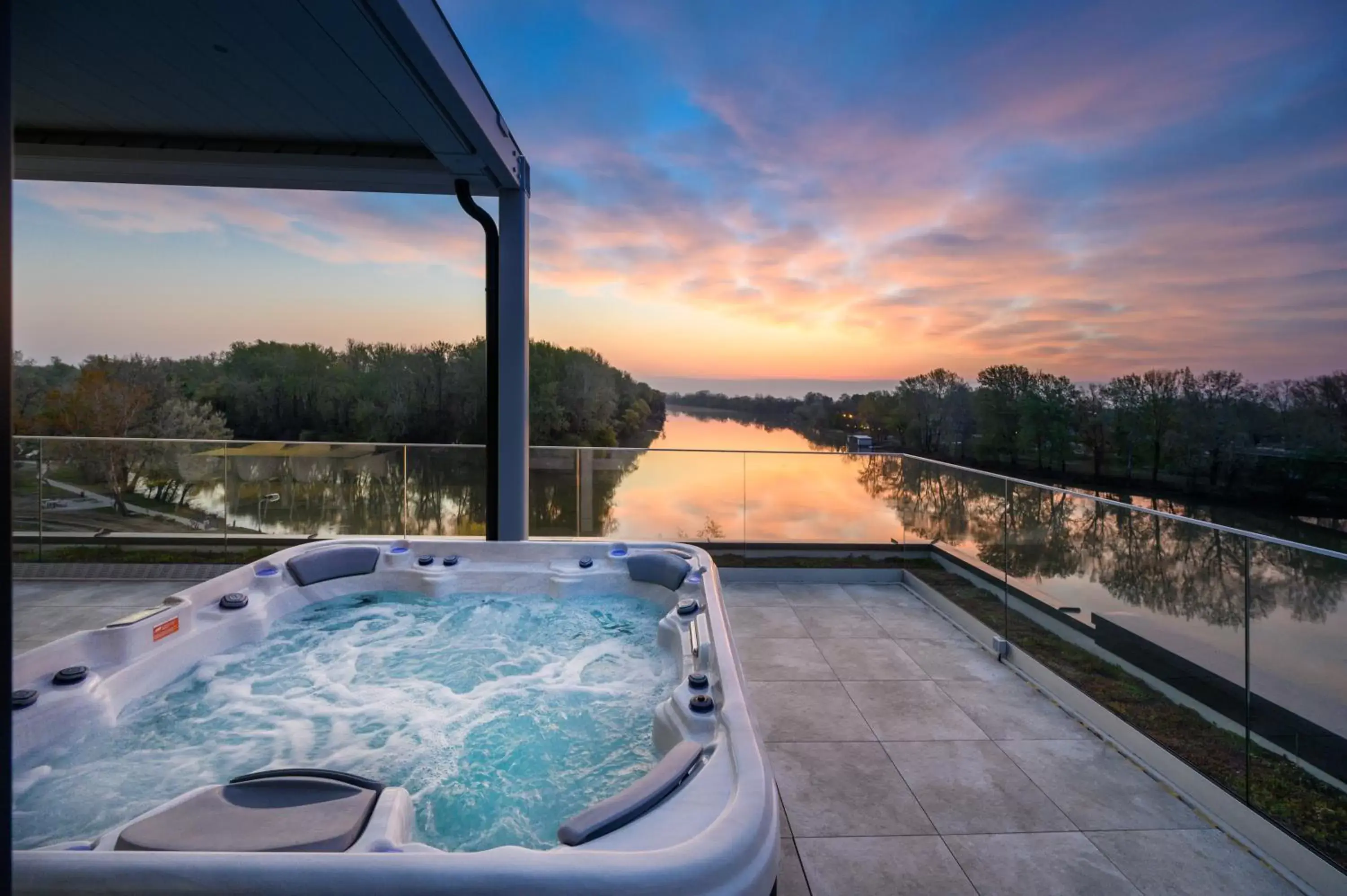 Hot Tub, Swimming Pool in Mercure Tokaj Center