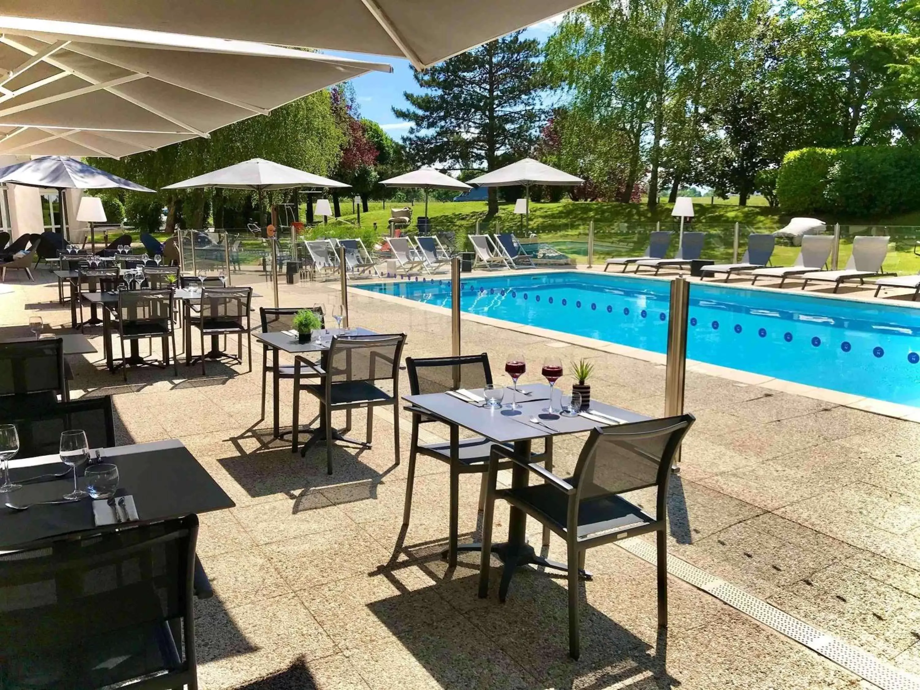 Restaurant/places to eat in Novotel Beaune