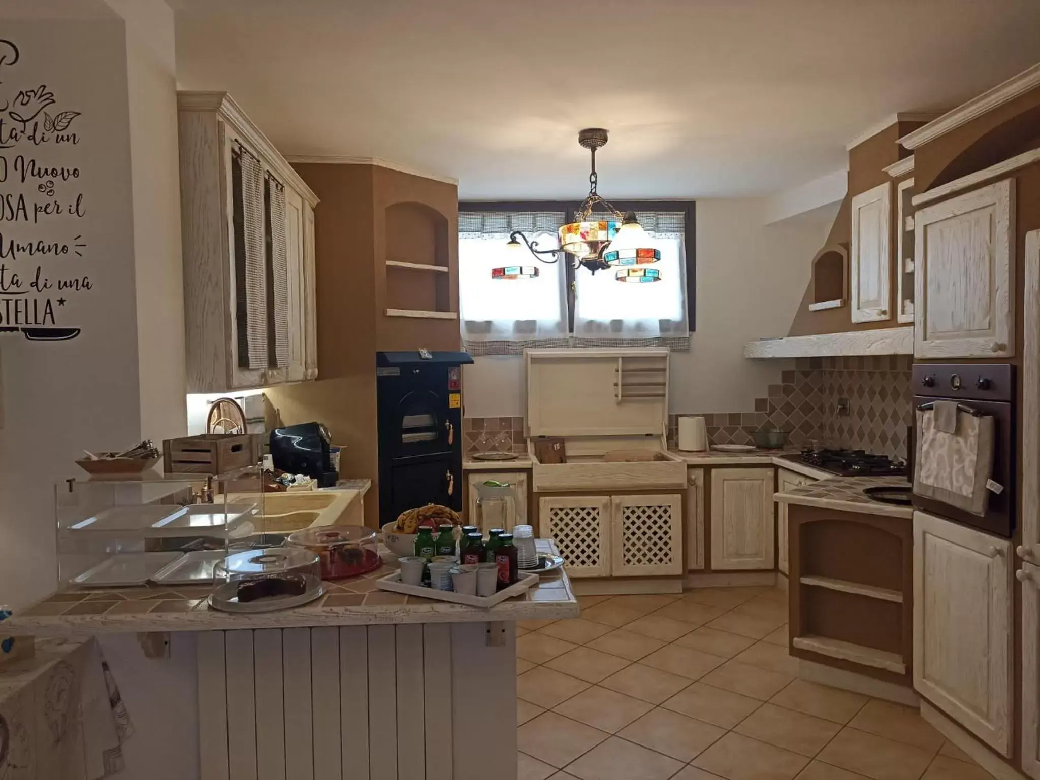 Breakfast, Kitchen/Kitchenette in BELLA ASSISI B & B