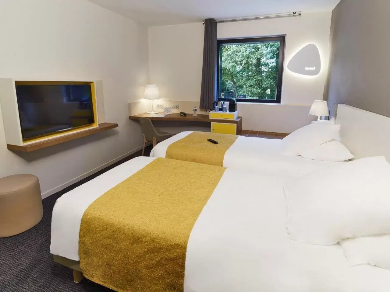 Bedroom, Bed in Kyriad Prestige Pau – Palais des Sports