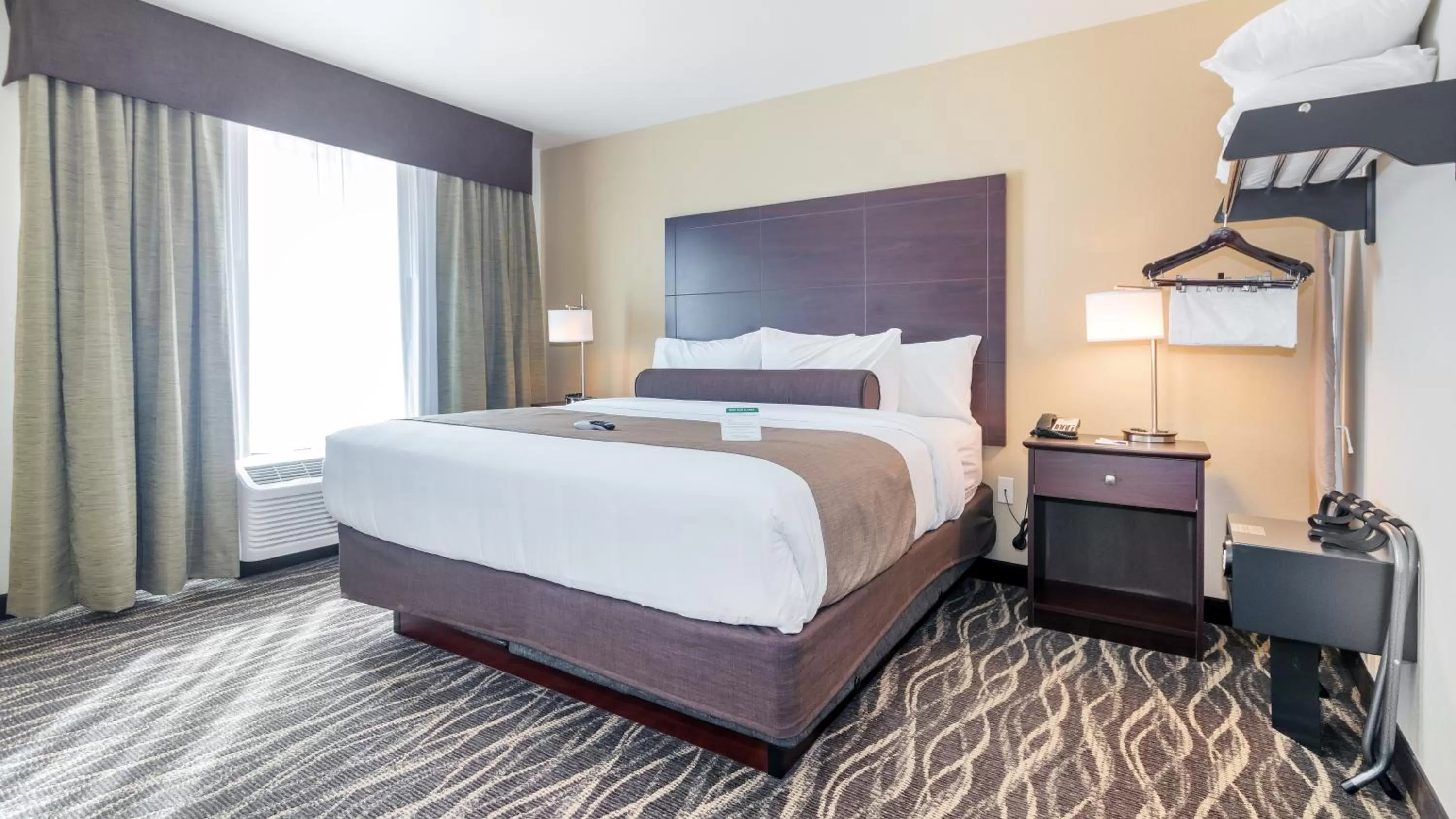 Bedroom, Bed in Cobblestone Hotel & Suites - Janesville