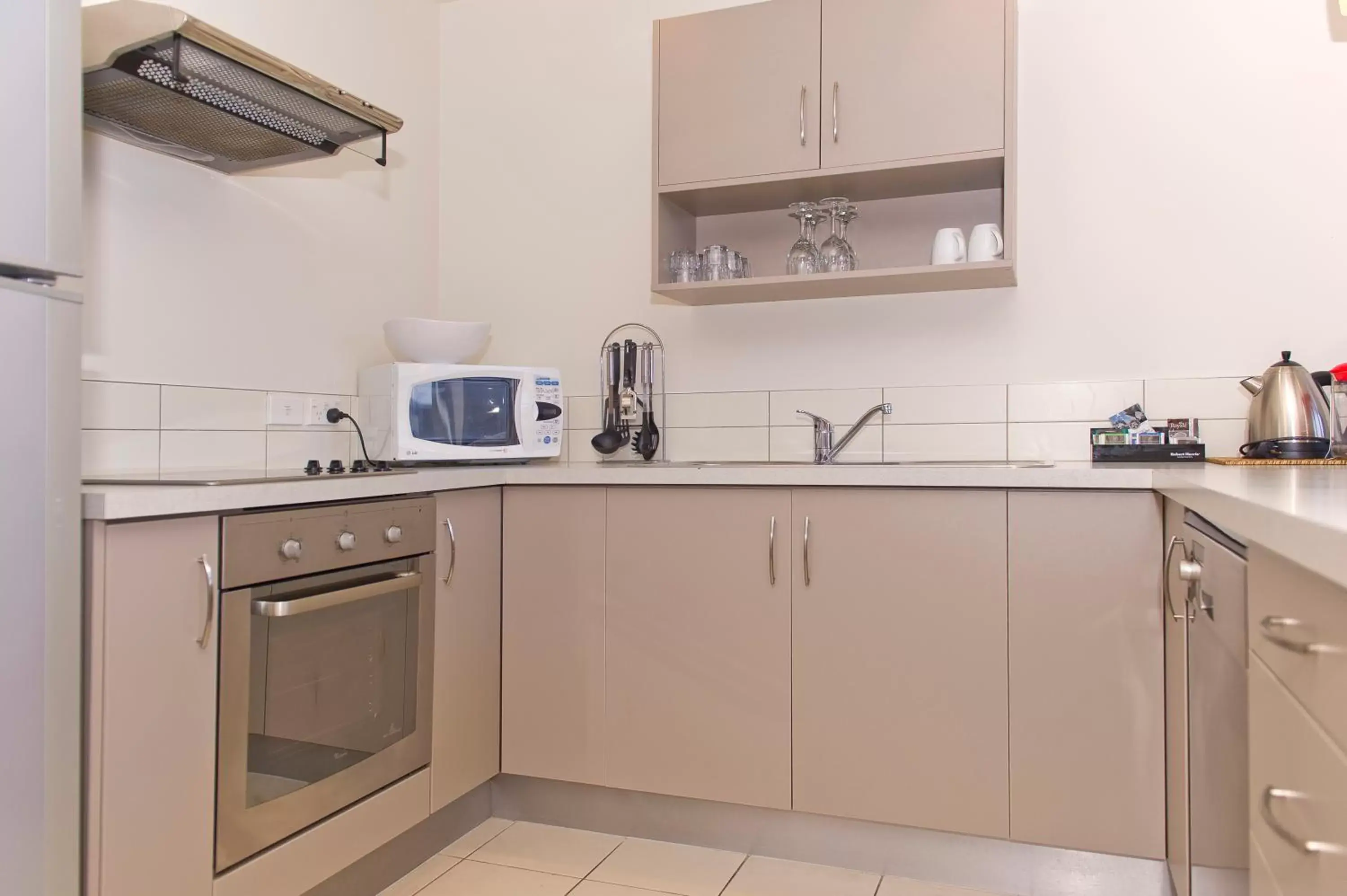 Kitchen or kitchenette, Kitchen/Kitchenette in Beachside Resort Motel Whitianga