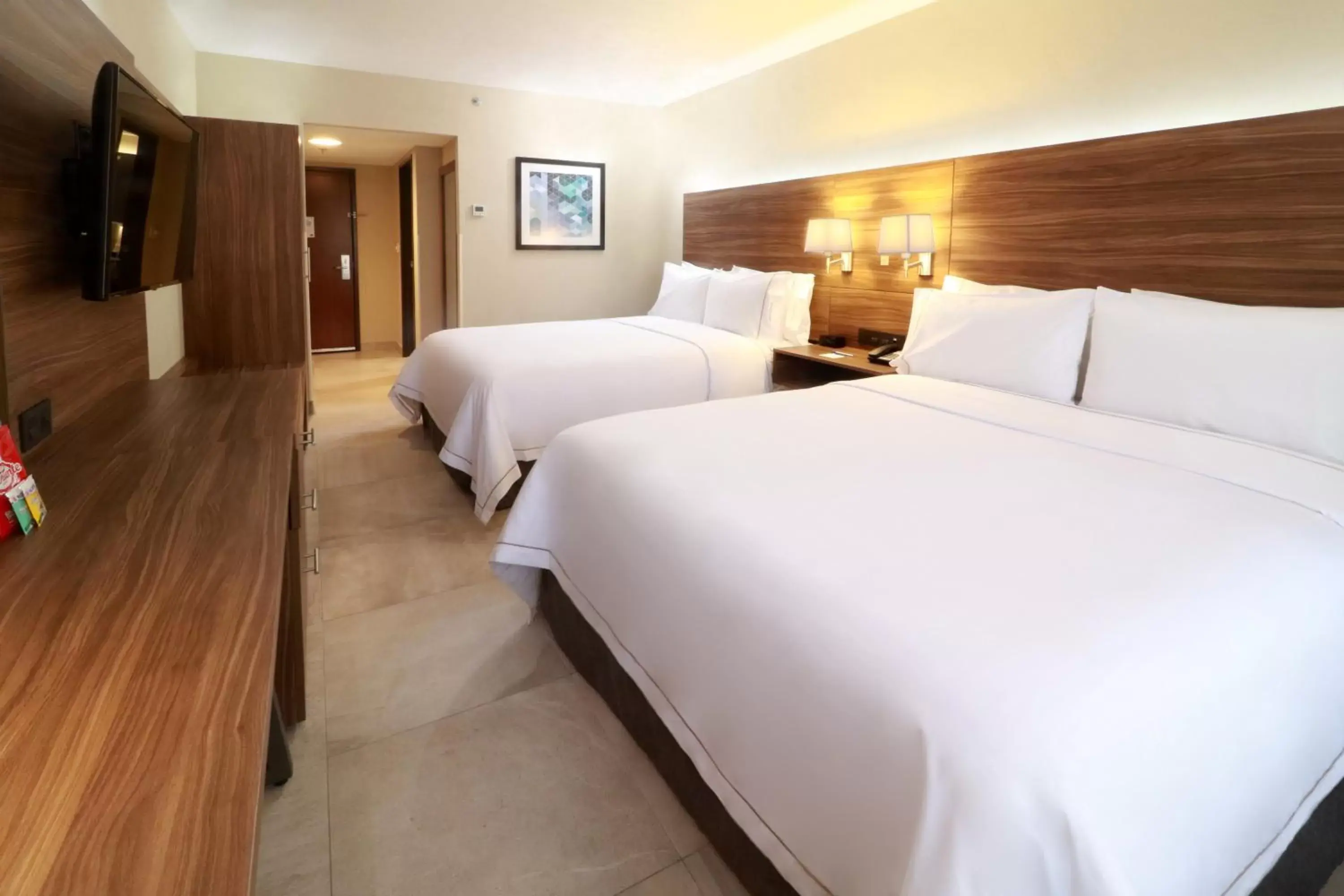 Photo of the whole room, Bed in Holiday Inn Express Guadalajara Aeropuerto, an IHG Hotel