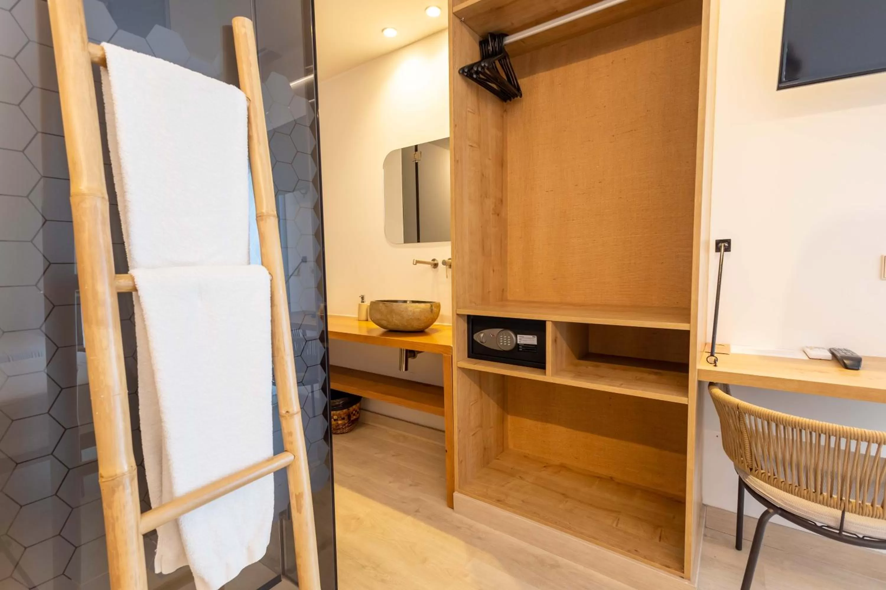 TV and multimedia, Bathroom in Play Hotel Ibiza - Adults Only