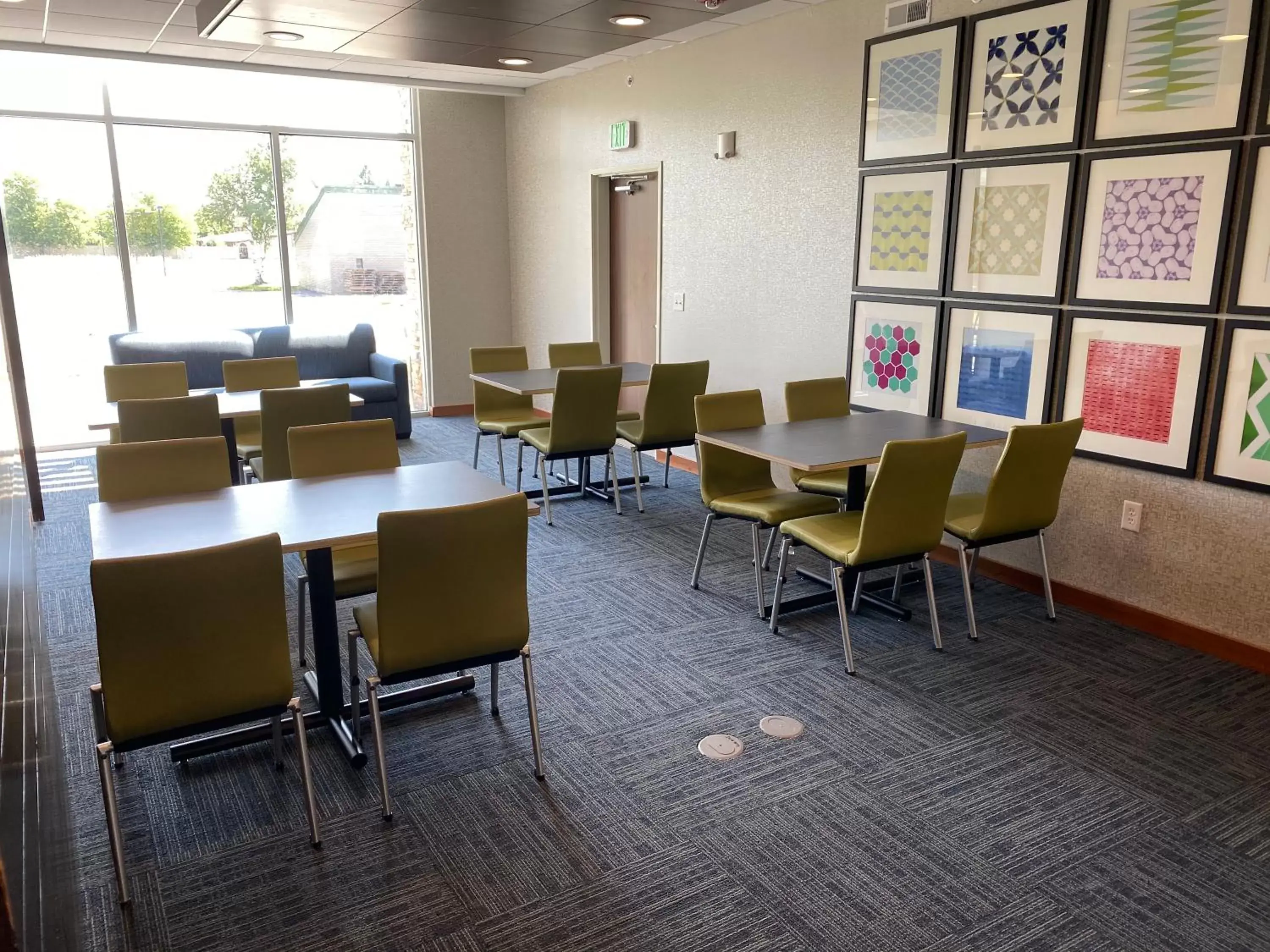 Meeting/conference room, Restaurant/Places to Eat in Holiday Inn Express & Suites - Michigan City, an IHG Hotel
