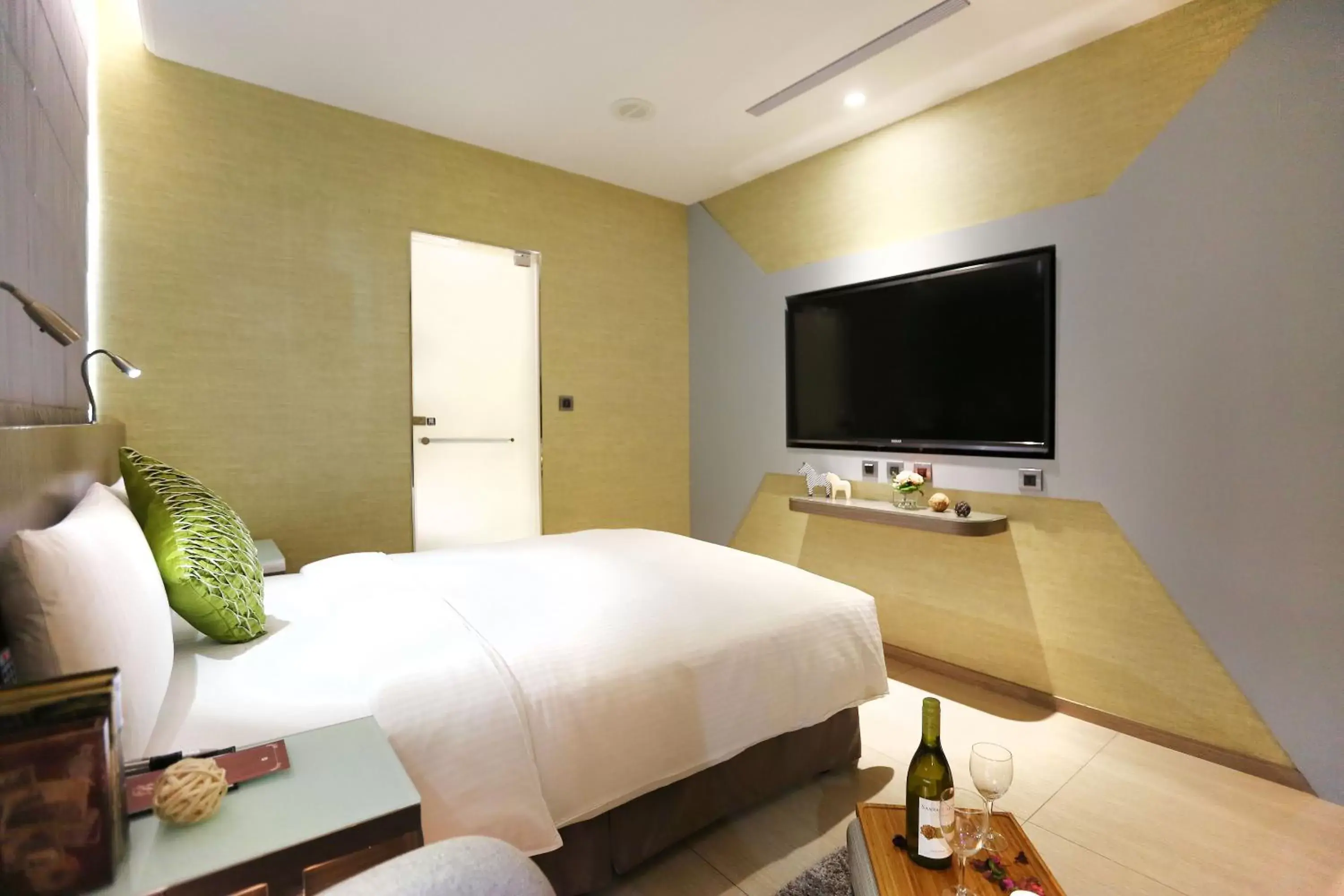 Bedroom, TV/Entertainment Center in Beauty Hotels Taipei - Hotel B7