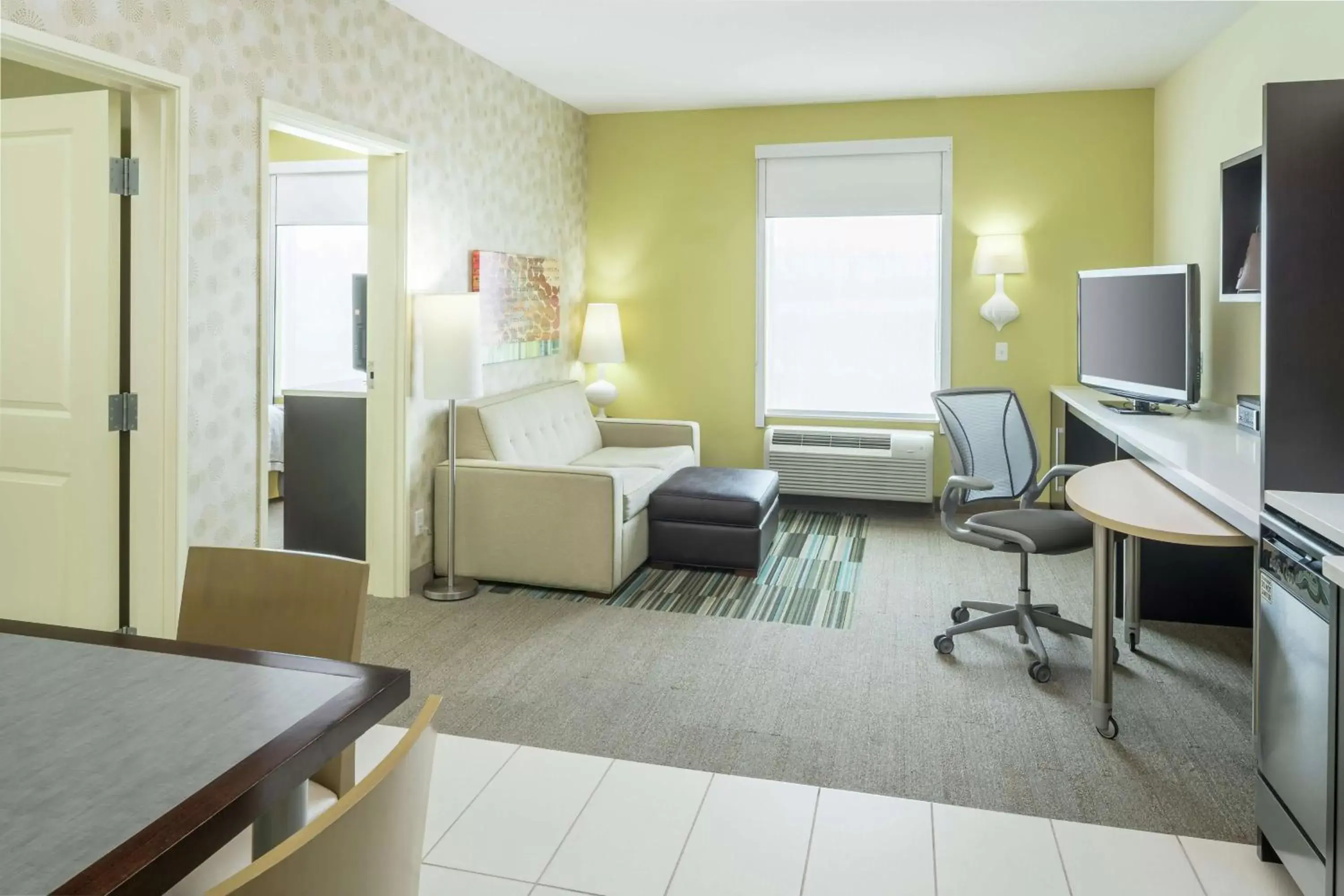 Bedroom, TV/Entertainment Center in Home2 Suites by Hilton Huntsville - Research Park Area