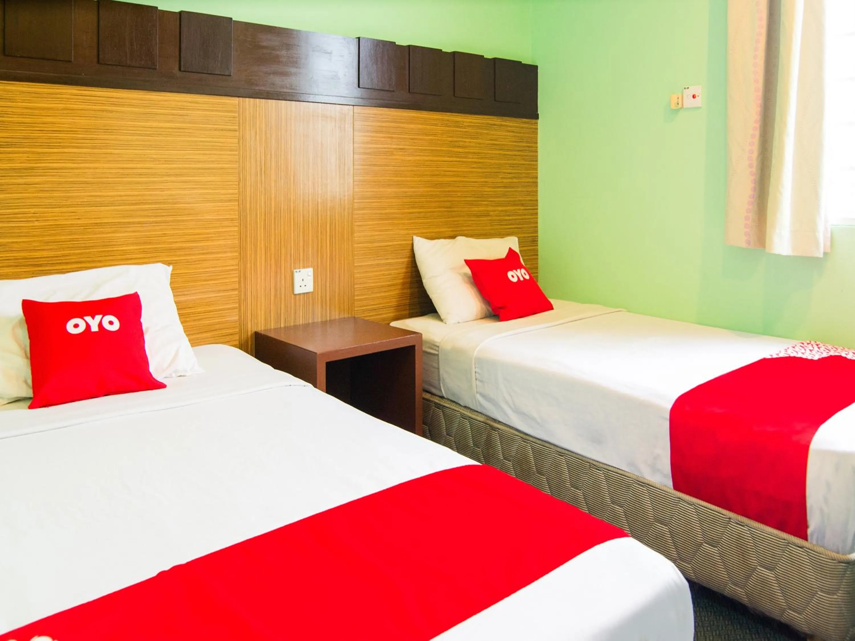 Bedroom, Bed in OYO 89408 Royal Hotel