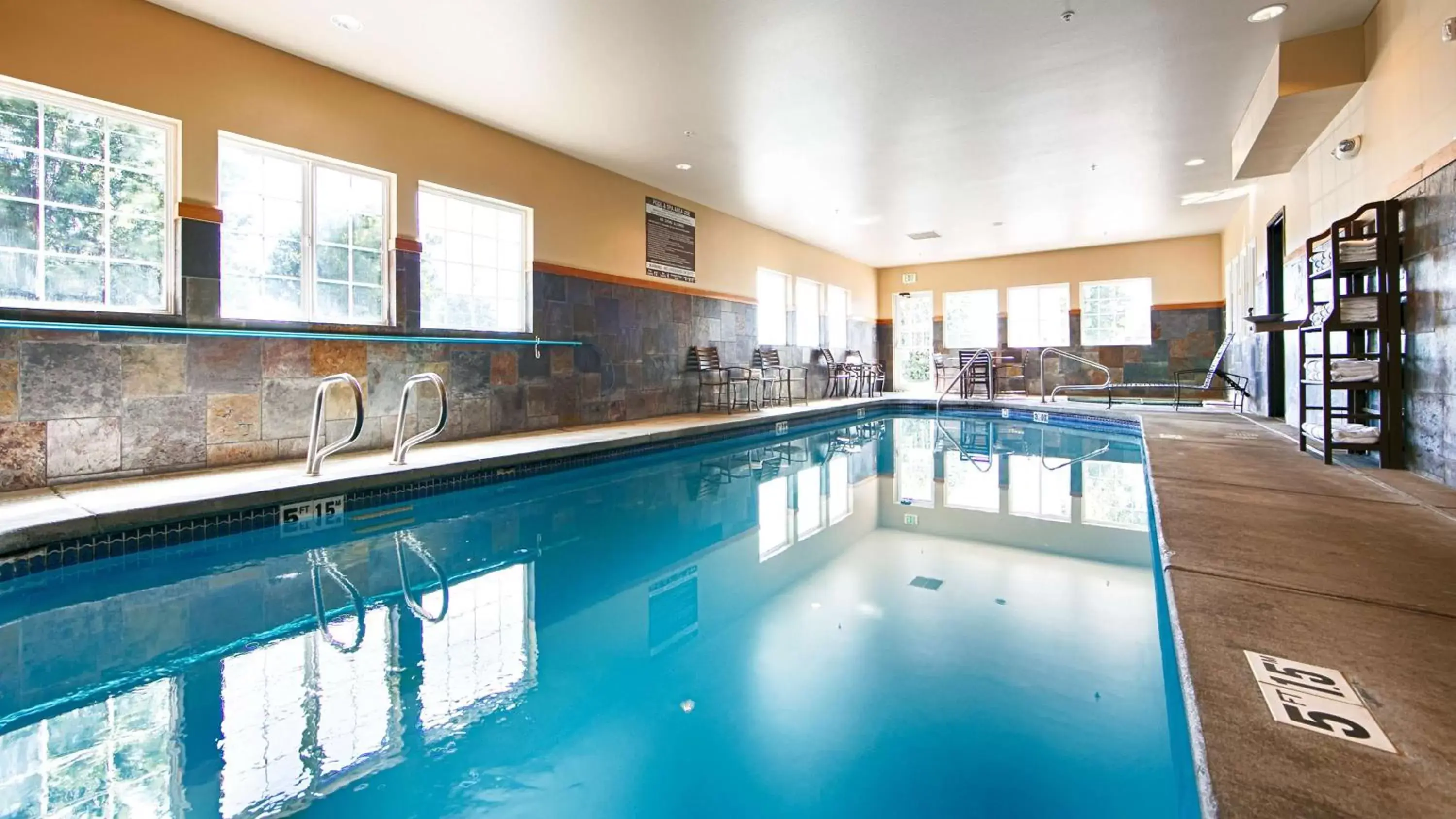 On site, Swimming Pool in Best Western Plus Yakima Hotel
