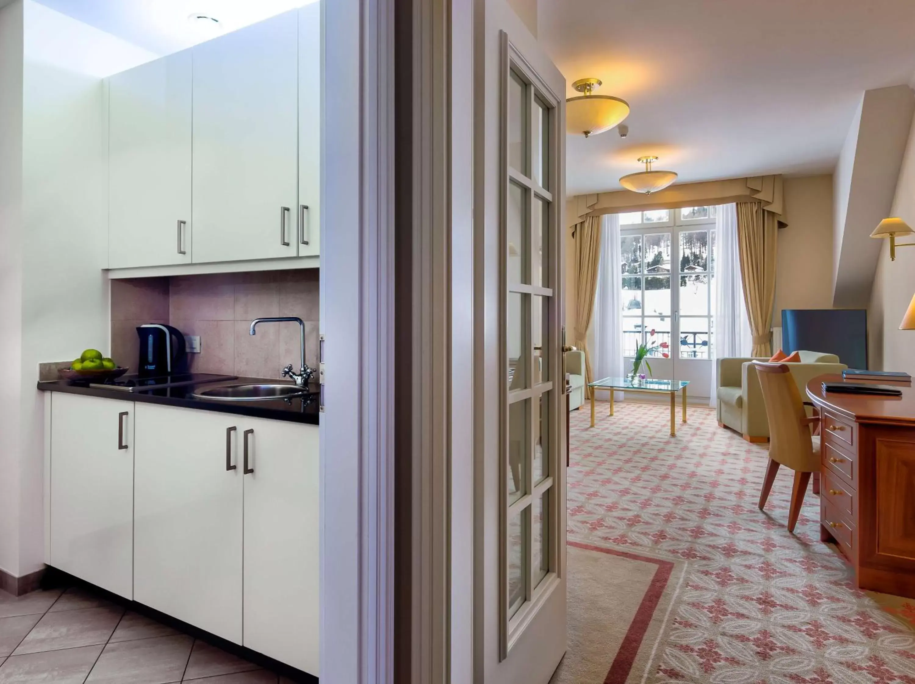 Bedroom, Kitchen/Kitchenette in Grand Hotel des Bains Kempinski