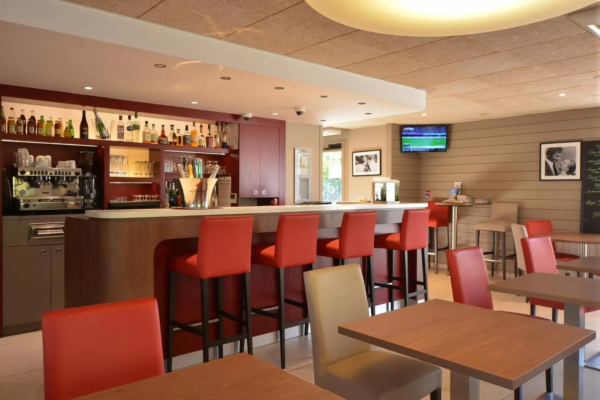 Lobby or reception, Lounge/Bar in Campanile Reims Ouest - Tinqueux