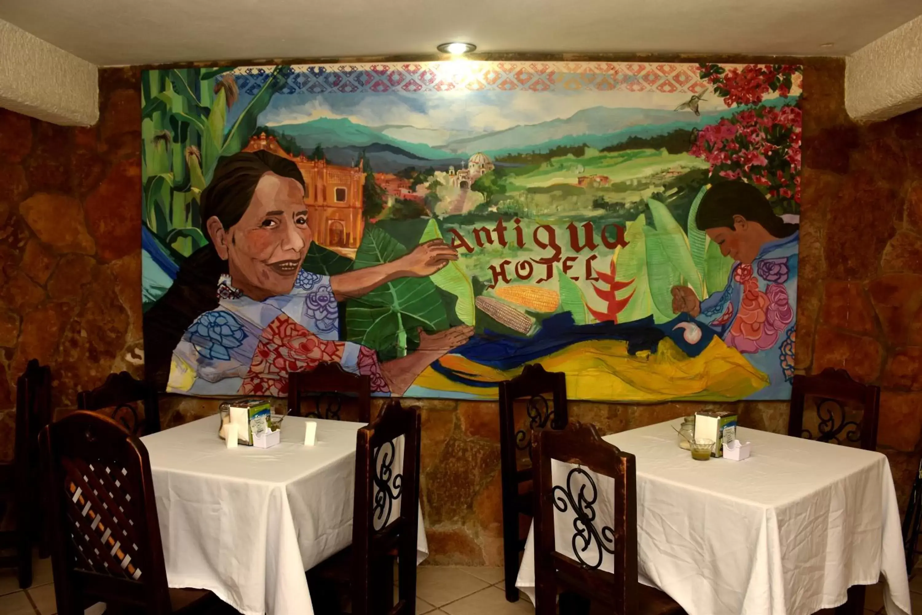 Restaurant/Places to Eat in Hotel Antigua