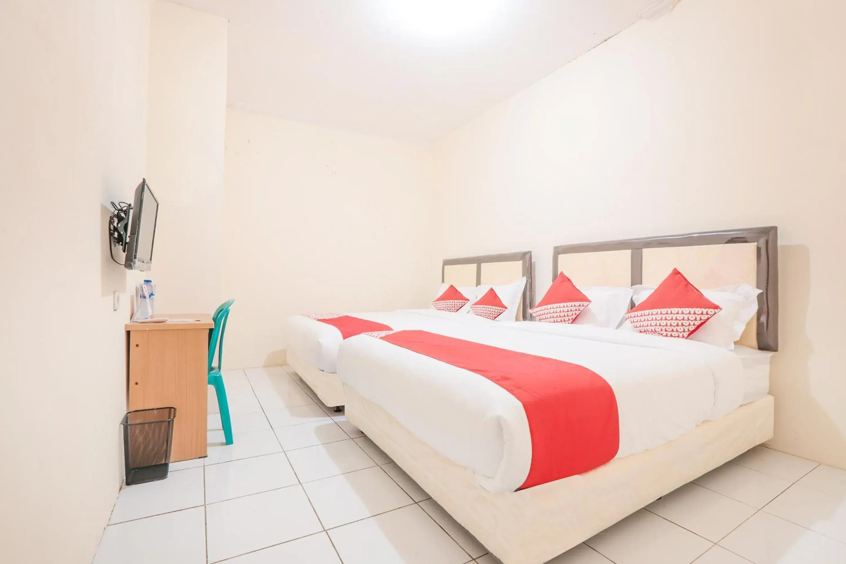 Bedroom, Bed in OYO 160 Lontar Residence Near Bina Sehat Hospital Mandiri