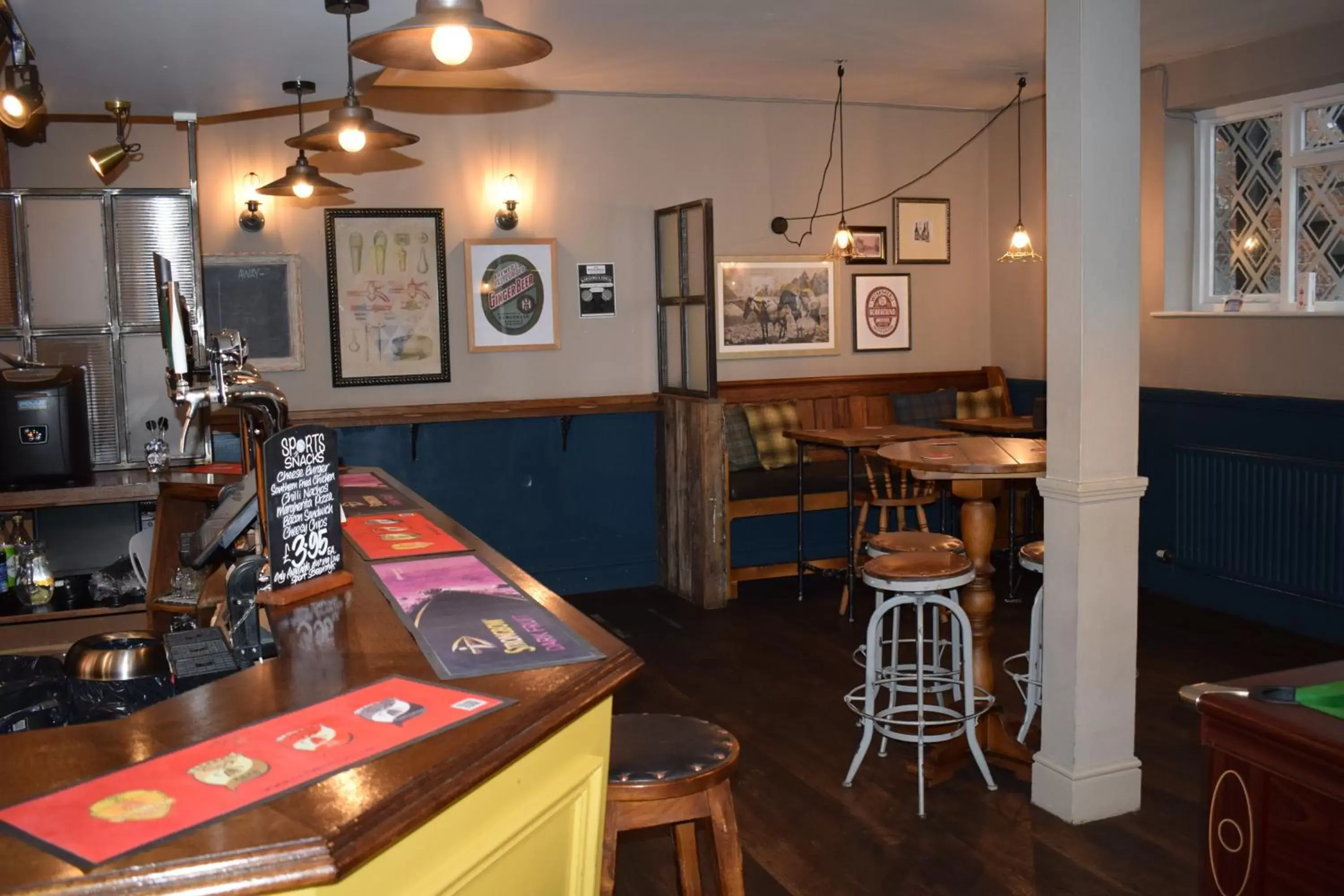 Lounge or bar, Restaurant/Places to Eat in Woolpack Pub & Kitchen