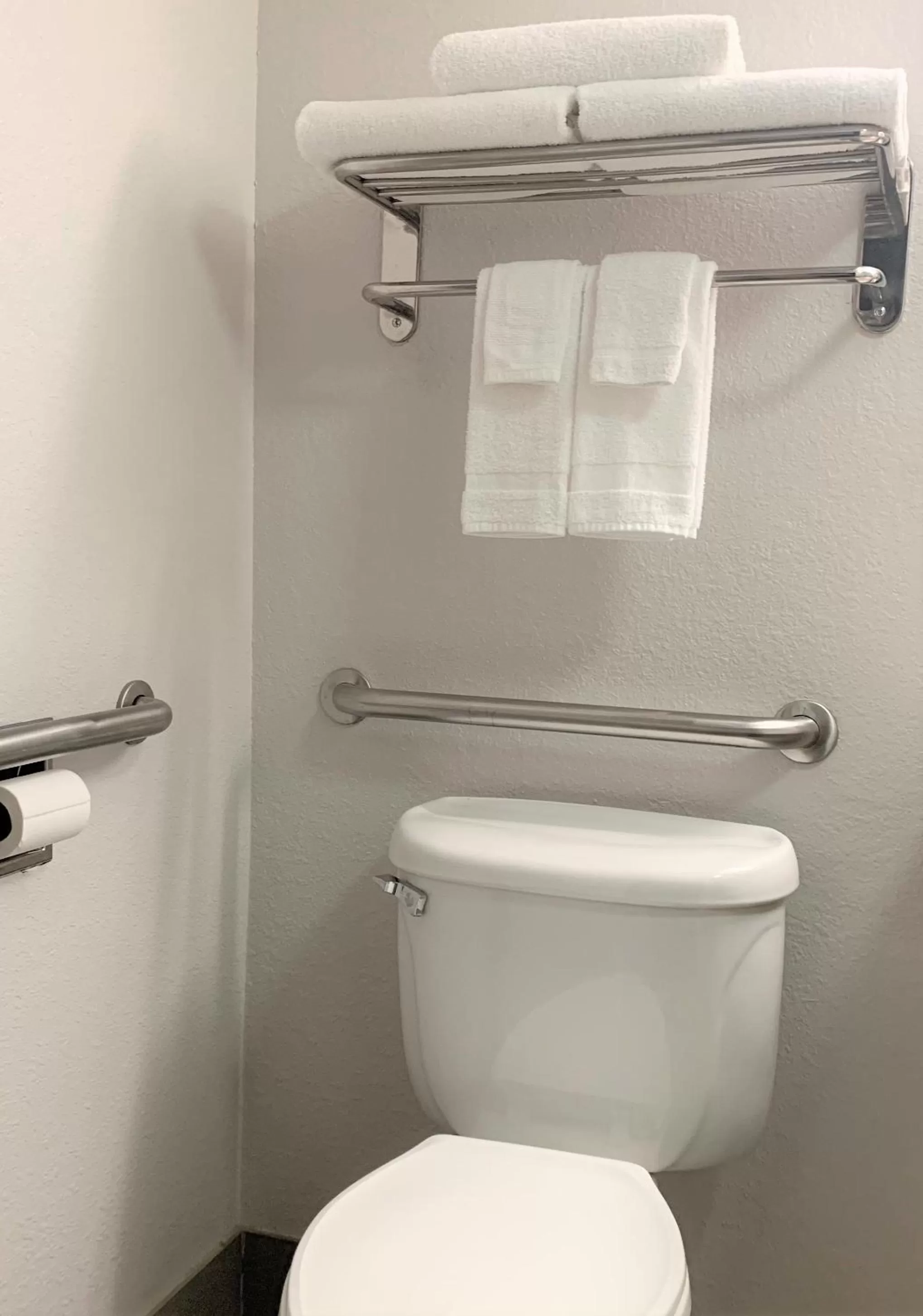 Bathroom in Country Inn & Suites by Radisson, Clarksville, TN