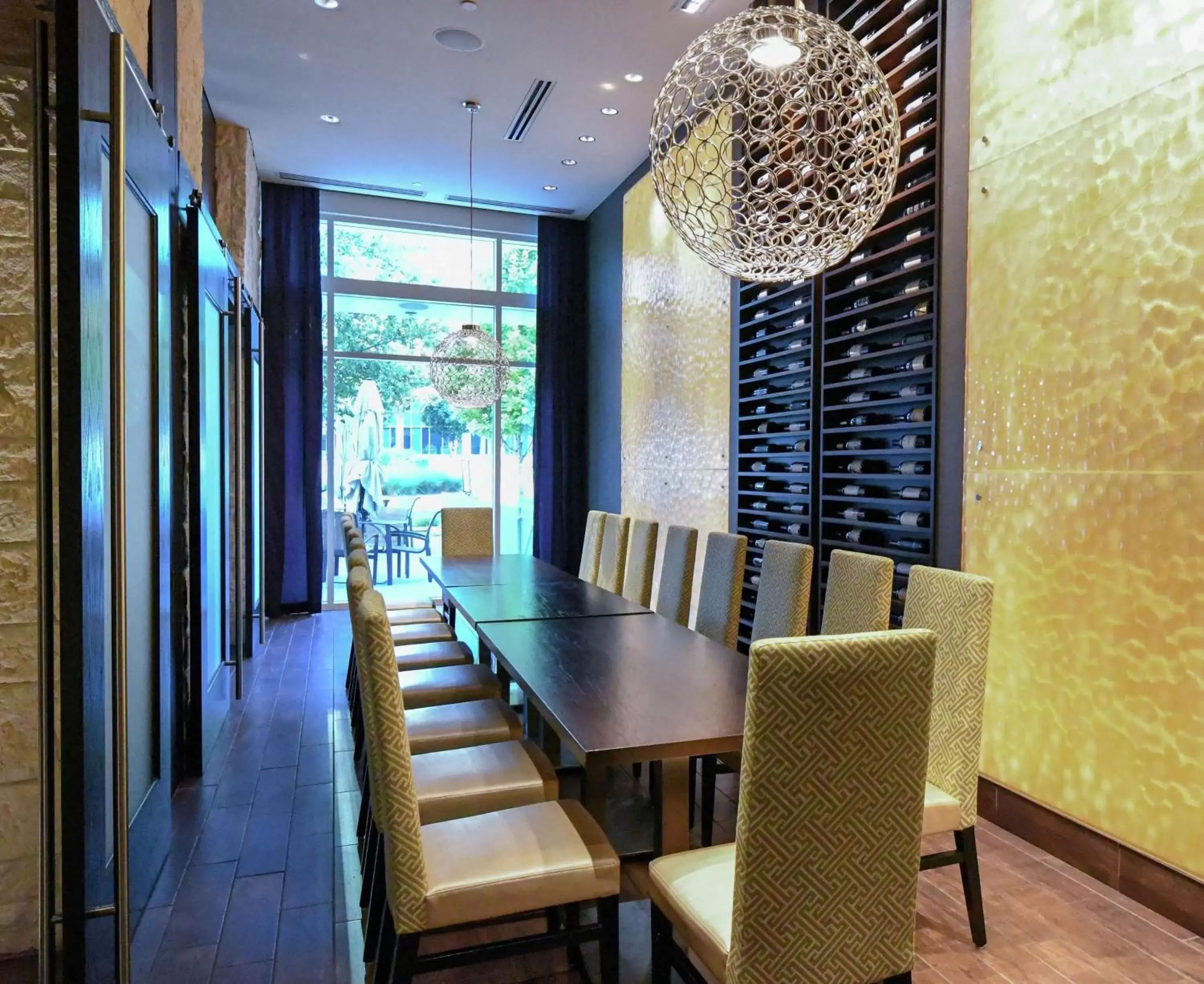 Dining Area in Hilton Dallas/Plano Granite Park