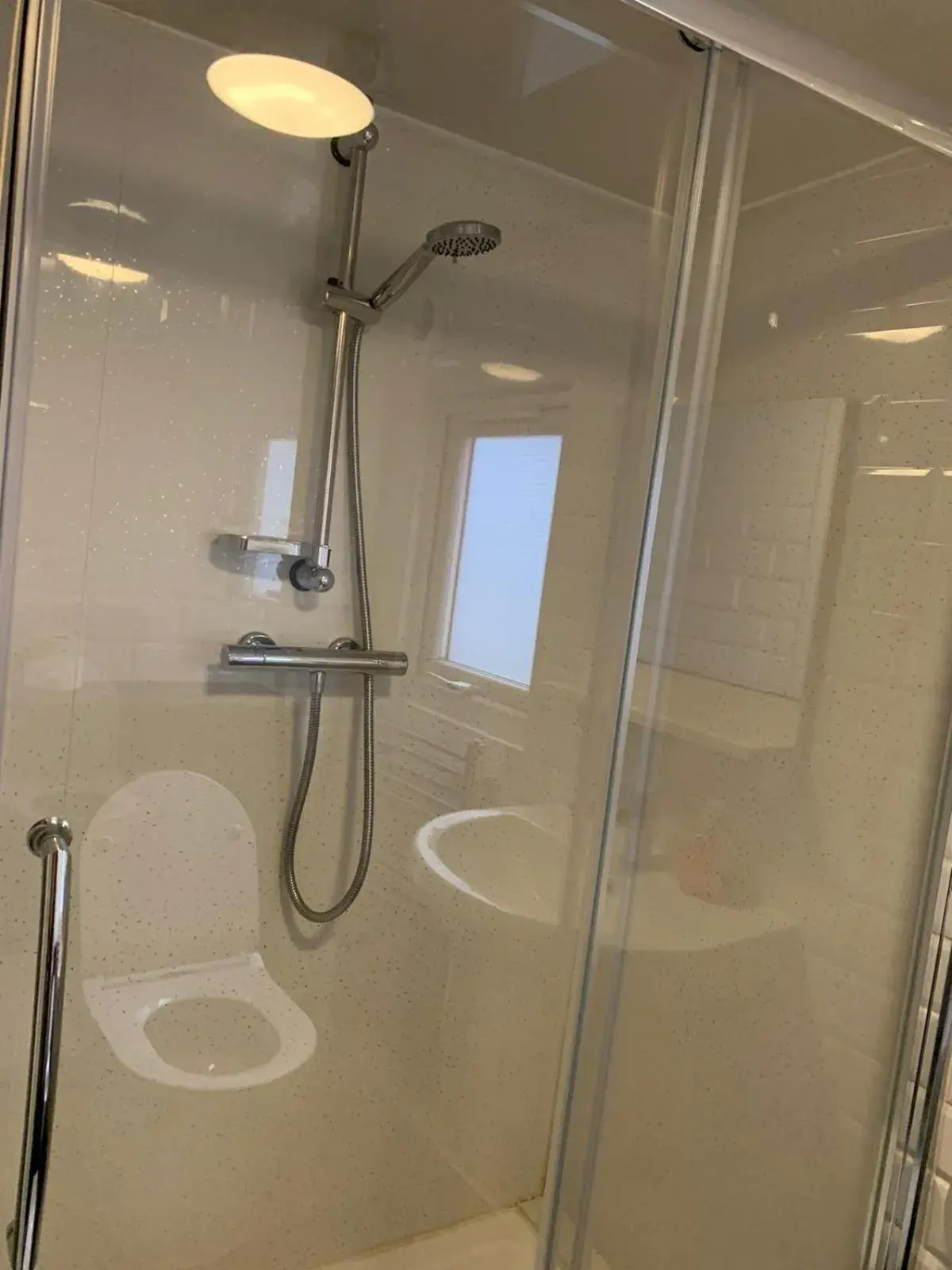 Shower, Bathroom in Twickenham Guest House