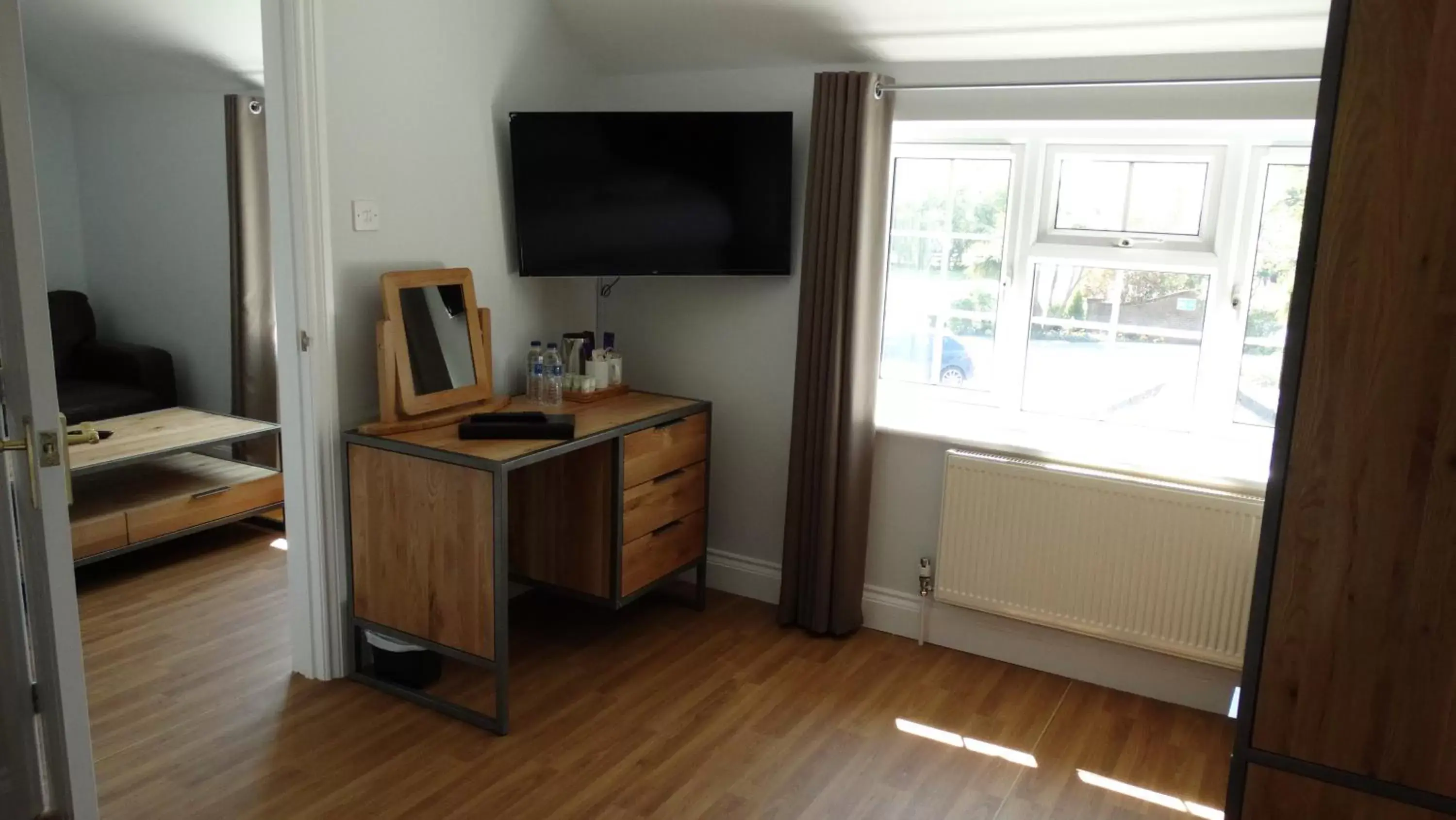 Bedroom, TV/Entertainment Center in The Mortimer Arms