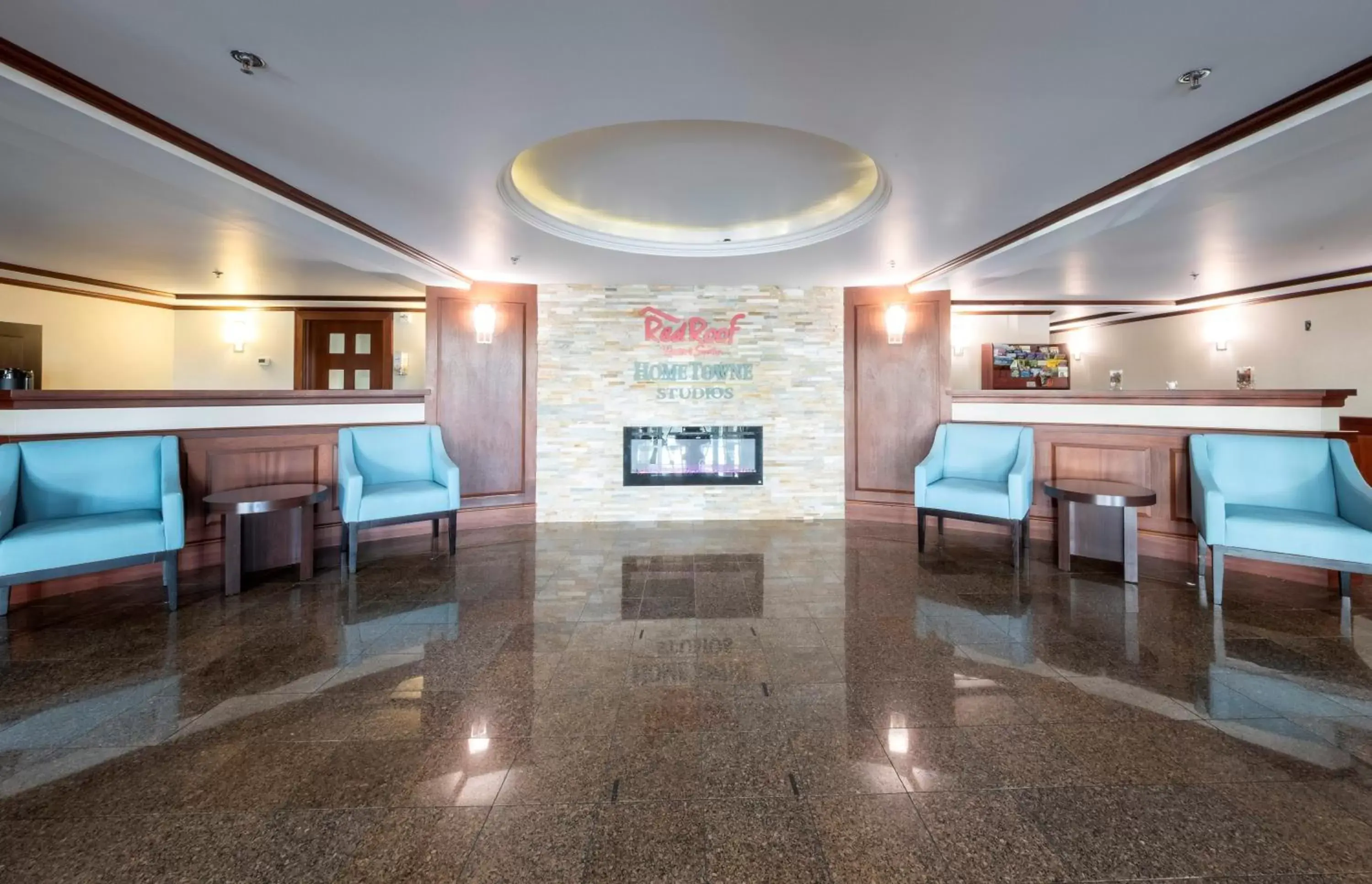 Lobby or reception in Red Roof Inn & Suites Wilmington – New Castle