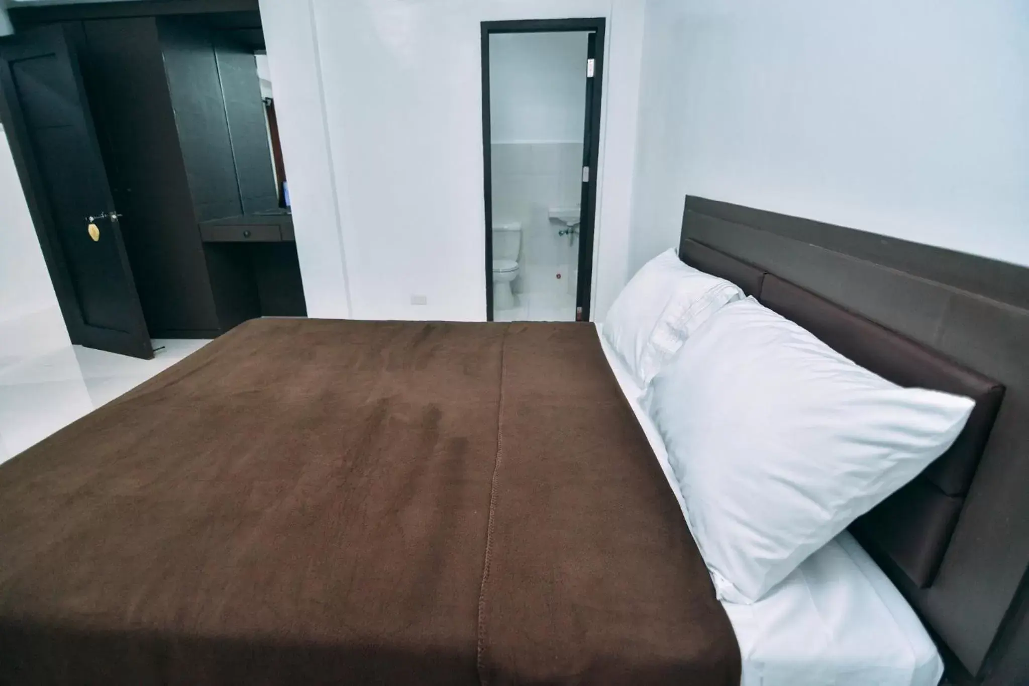 Bedroom, Bed in The Strand Suites and Dormitel Bedroom, Bed in The Strand Suites and Dormitel