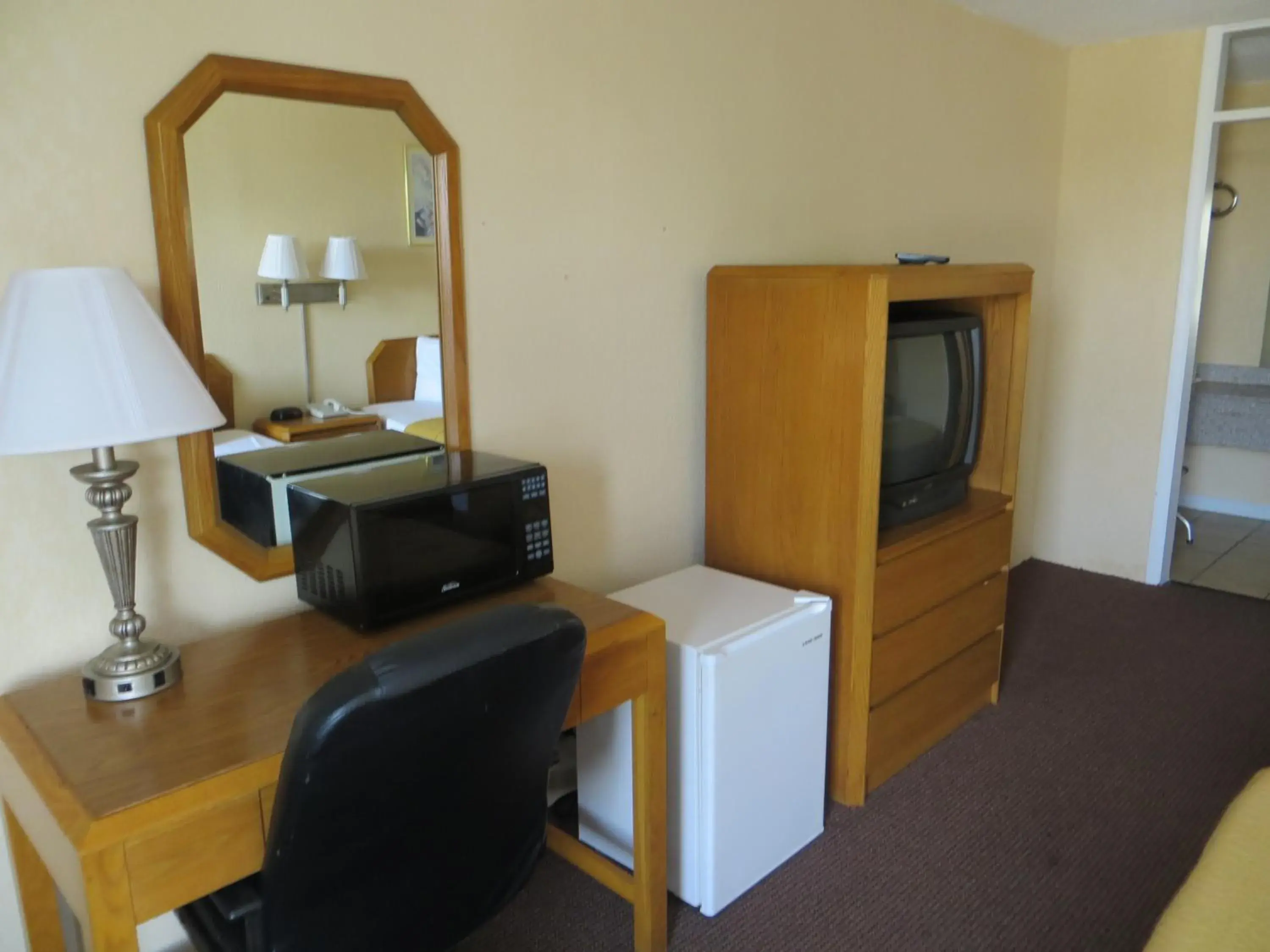 Bedroom, Seating Area in Americourt Extended Stays