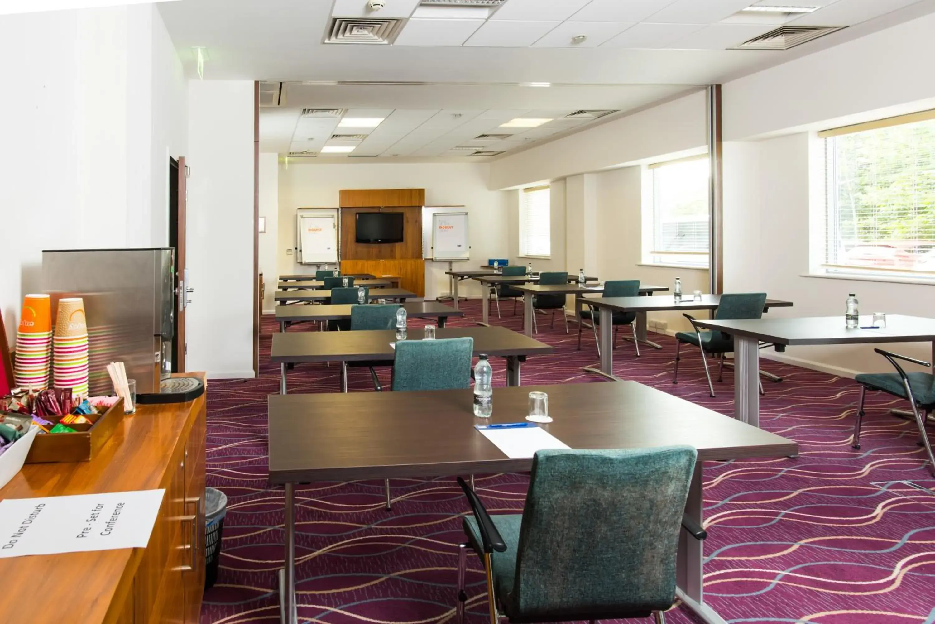 Meeting/conference room, Restaurant/Places to Eat in Holiday Inn Express Tamworth