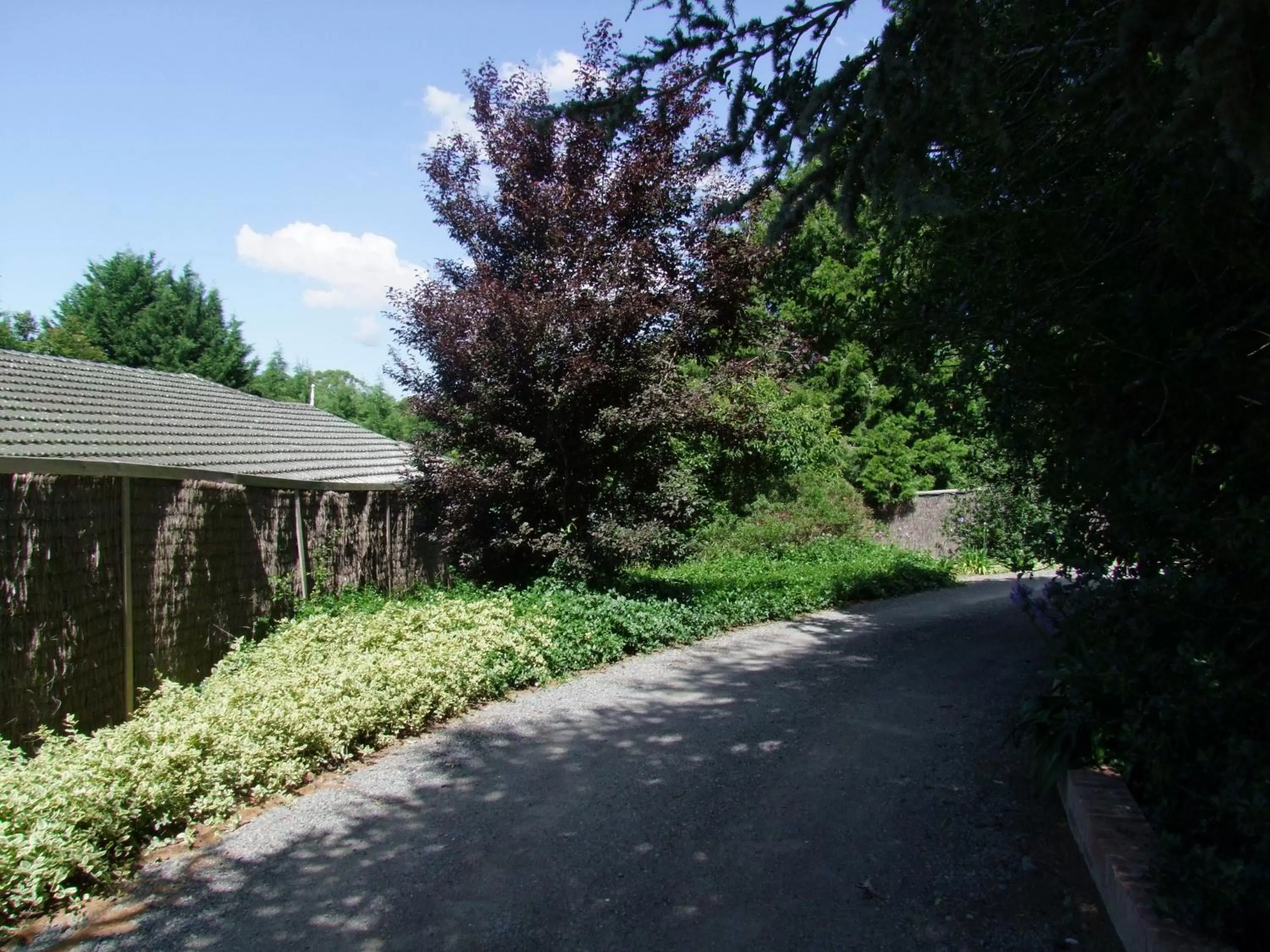 Facade/entrance, Garden in Bundanoon Lodge