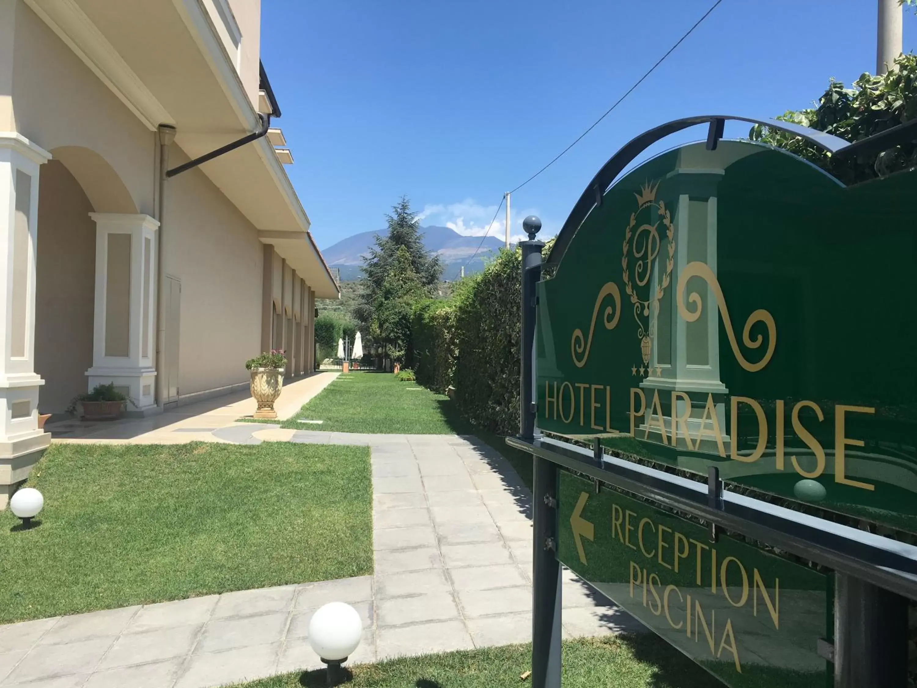 Mountain view, Facade/Entrance in Hotel Ristorante Paradise