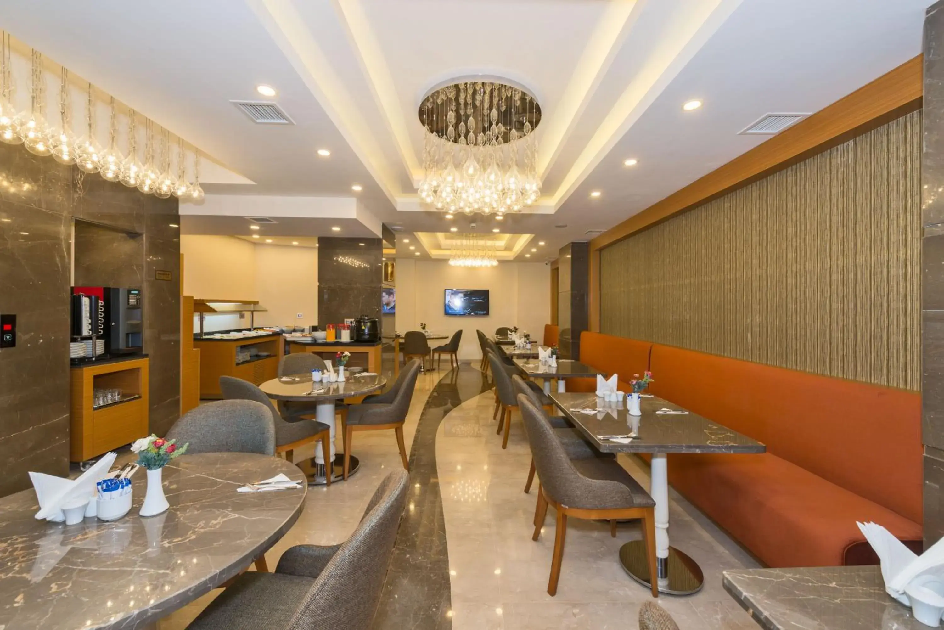 Restaurant/Places to Eat in Bisetun Hotel