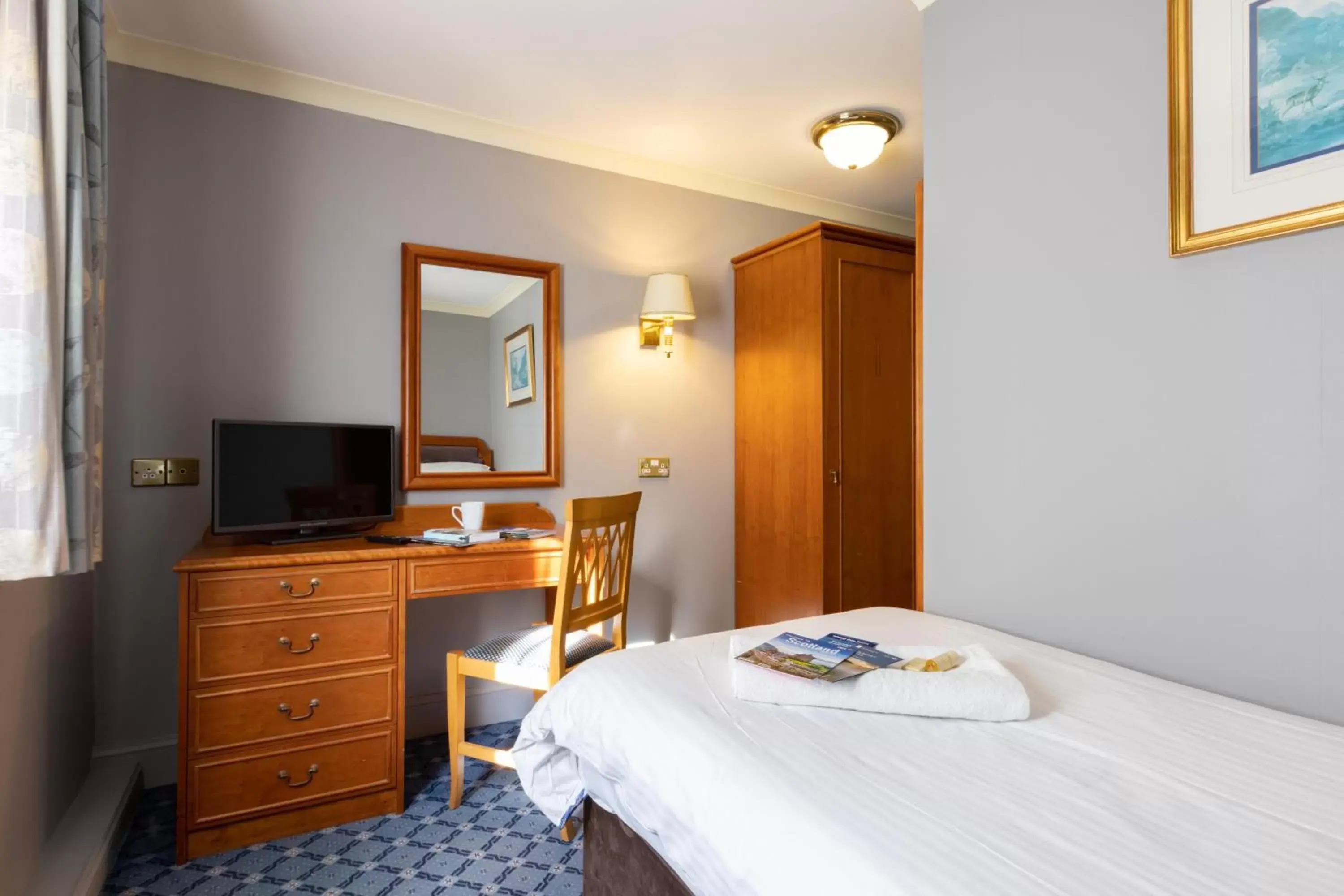 Photo of the whole room, Bed in The Caledonian Hotel Photo of the whole room, Bed in The Caledonian Hotel