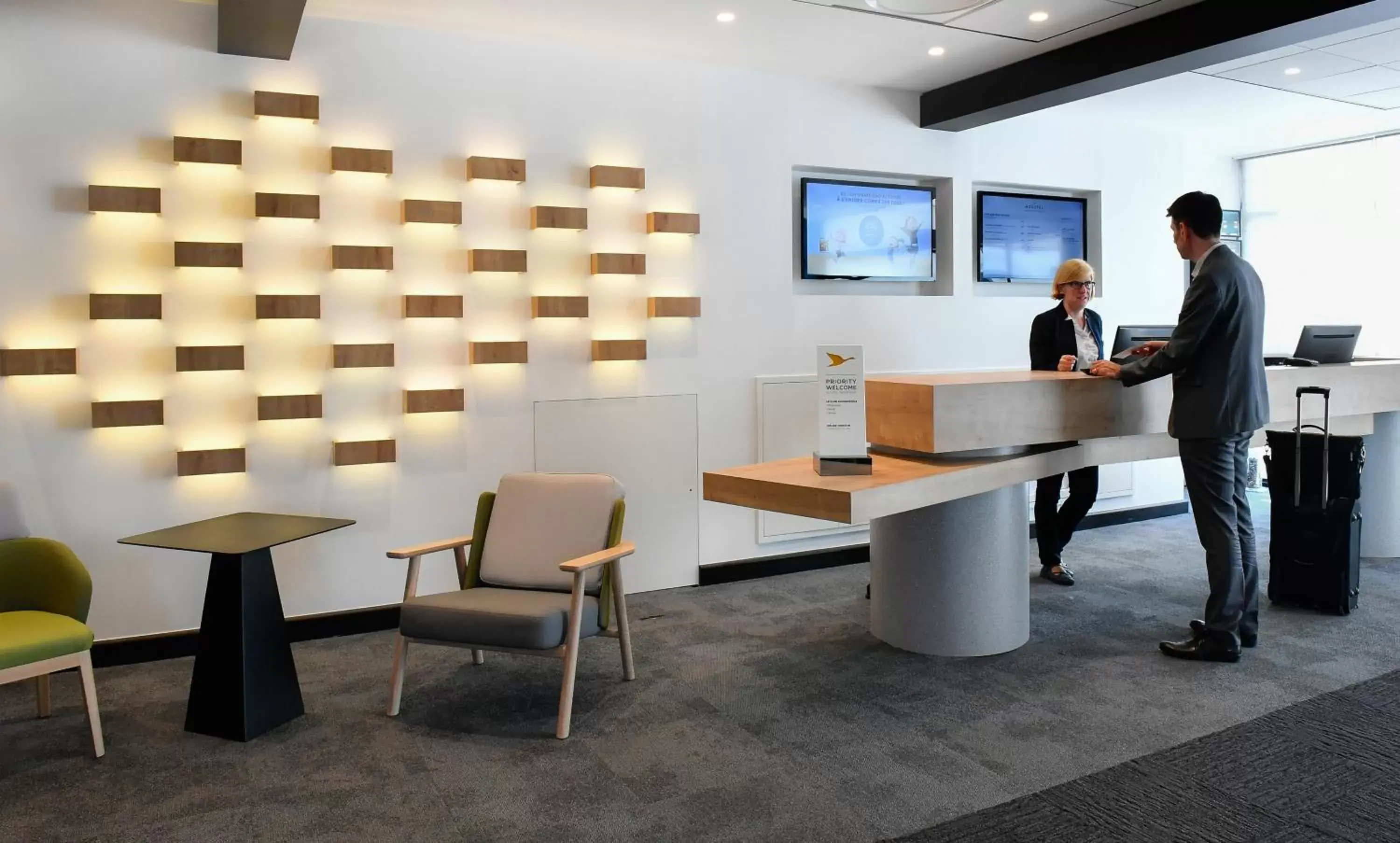 Lobby or reception in Novotel Caen Côte de Nacre Lobby or reception in Novotel Caen Côte de Nacre