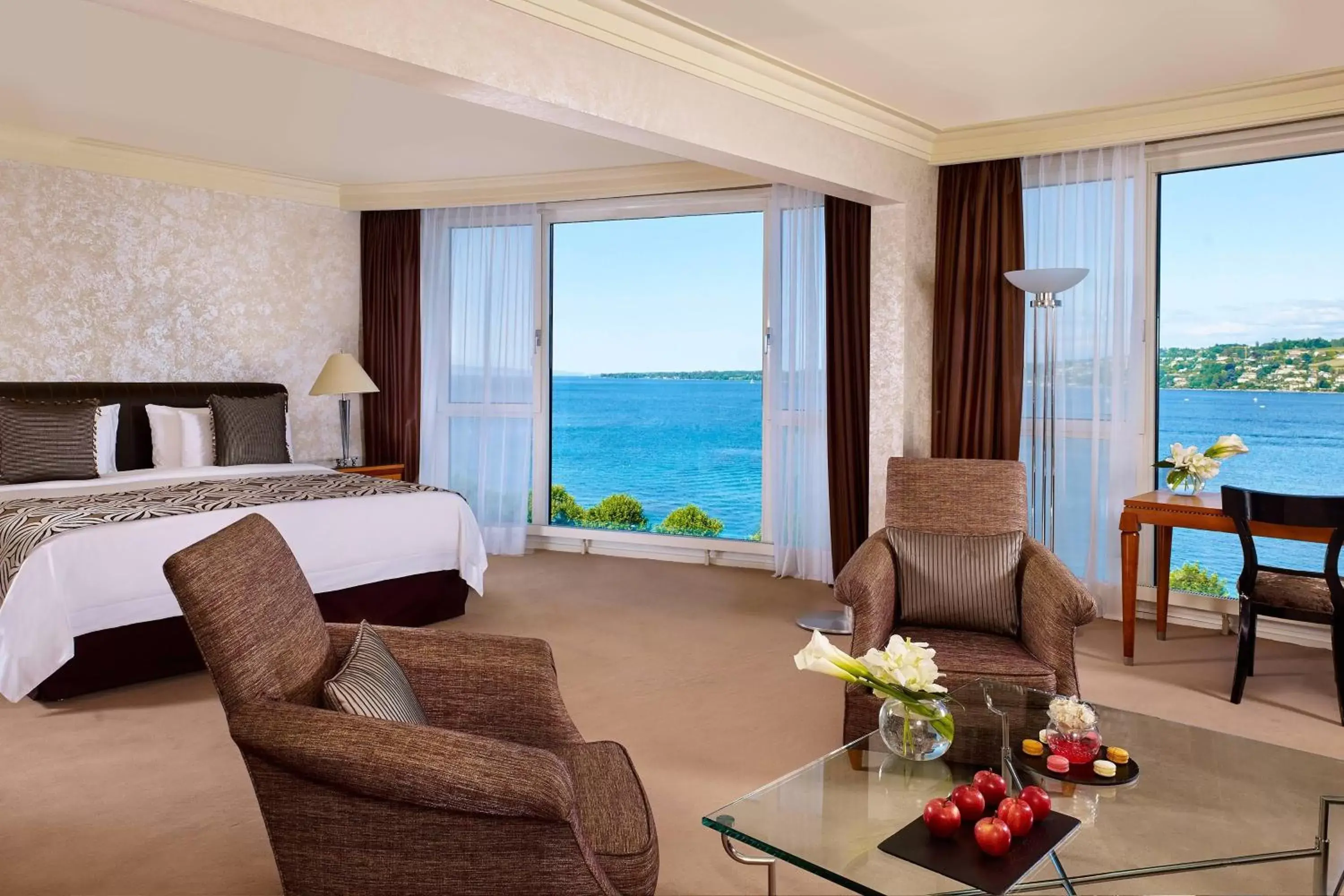 Photo of the whole room, Sea View in Hotel President Wilson, a Luxury Collection Hotel, Geneva