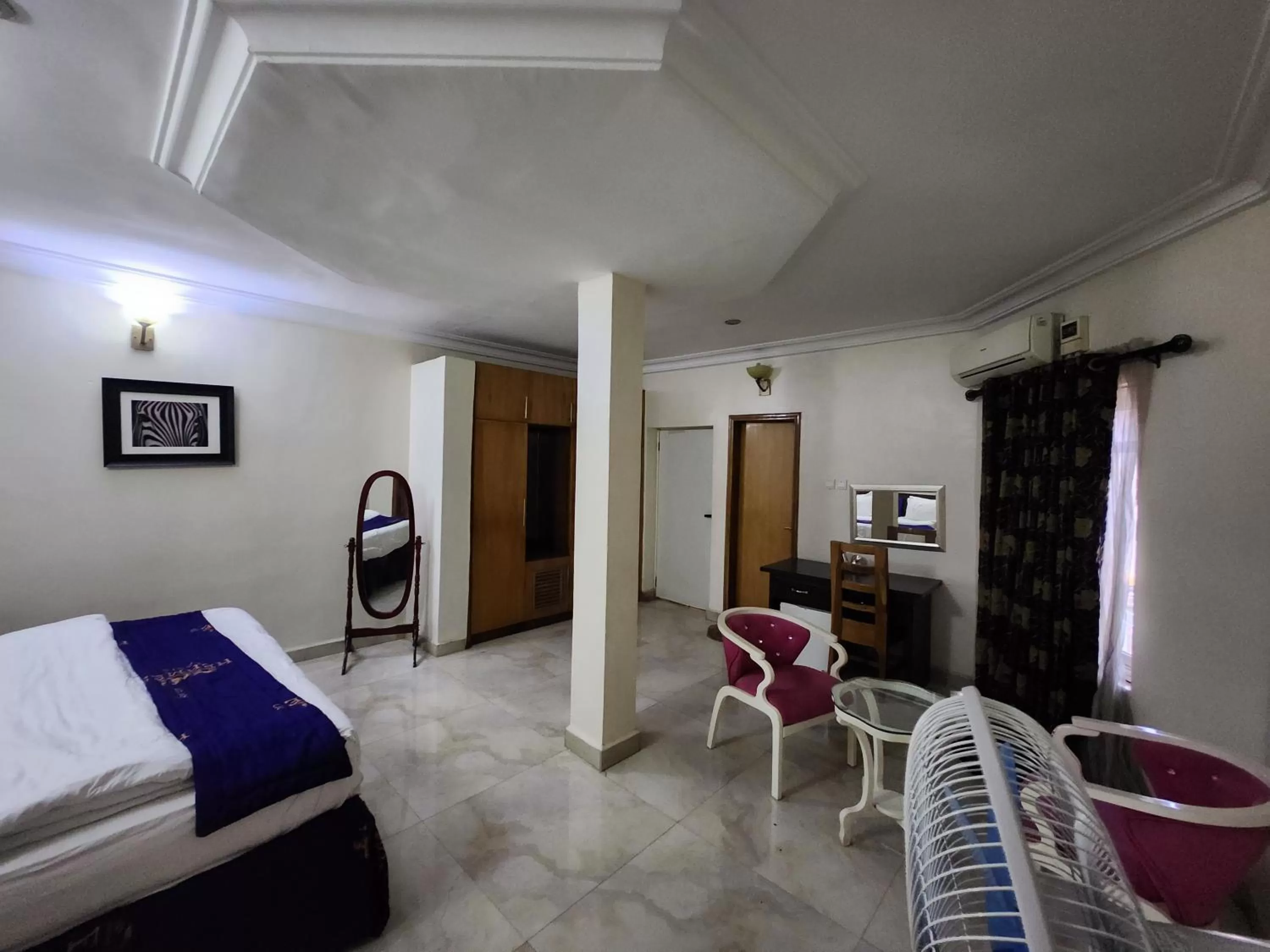 Bed in Nue-Crest Hotels & Suites