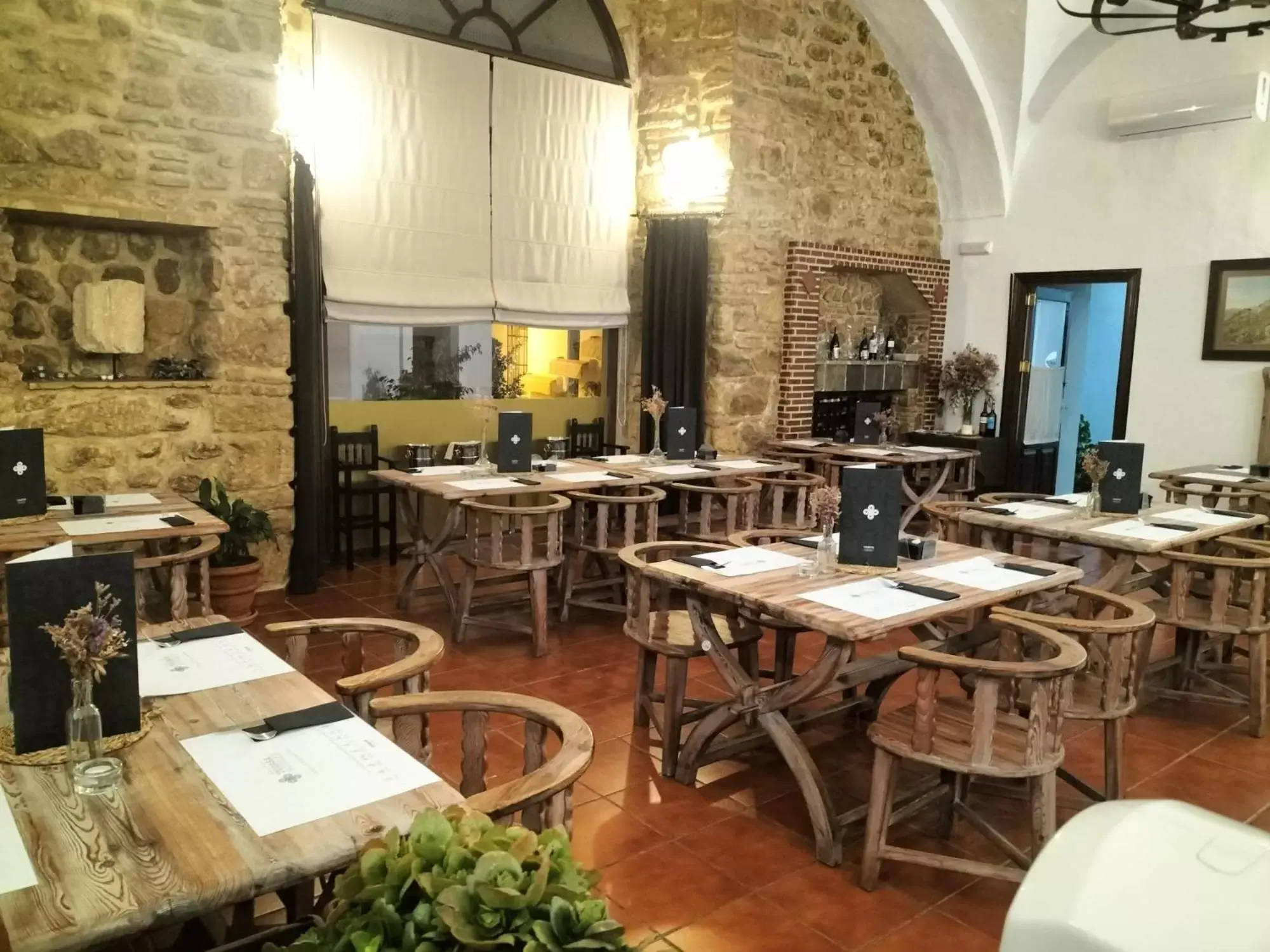 Restaurant/Places to Eat in Tugasa Convento San Francisco
