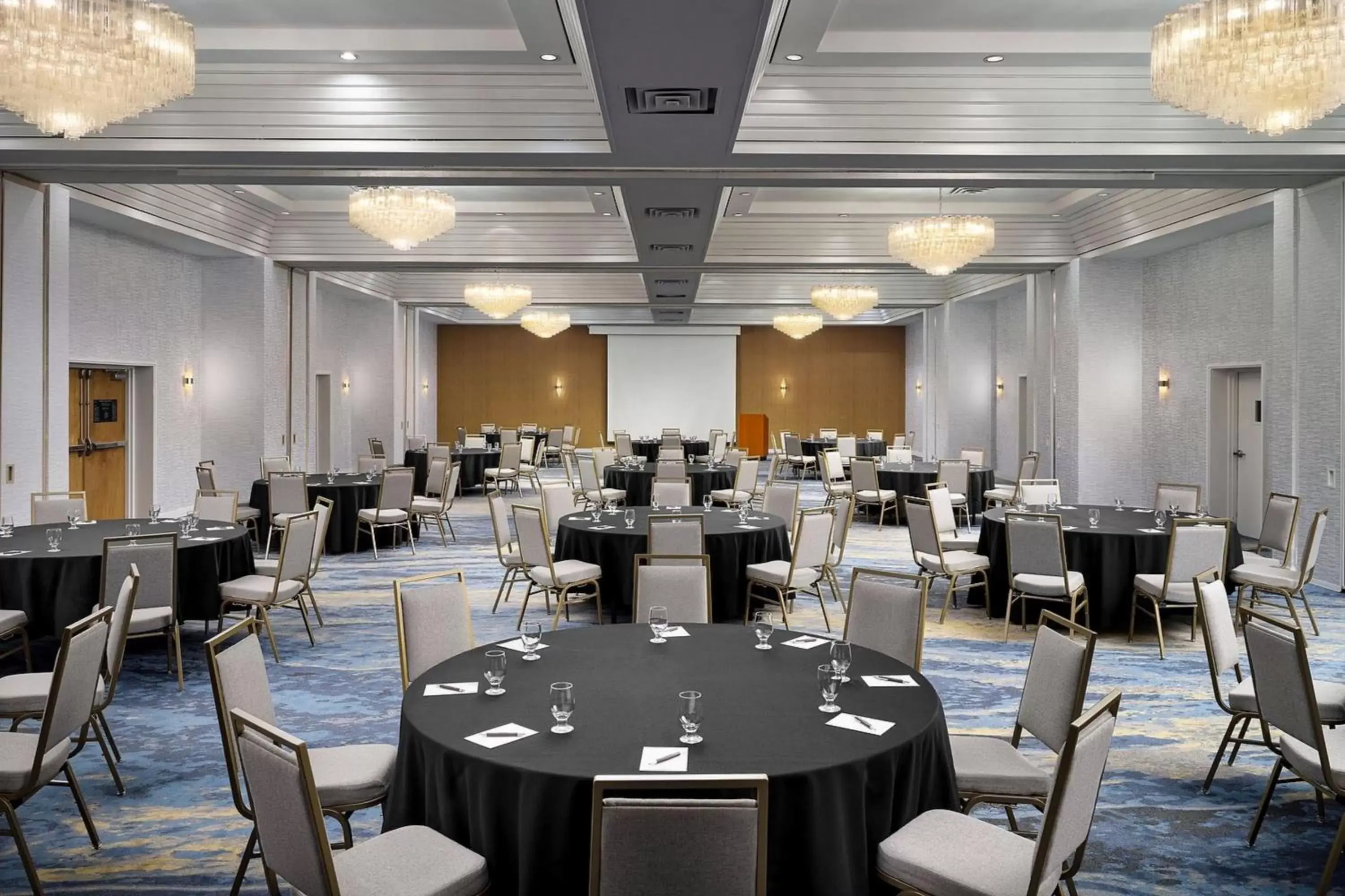 Meeting/conference room, Restaurant/Places to Eat in Sheraton Grand Rapids Airport Hotel