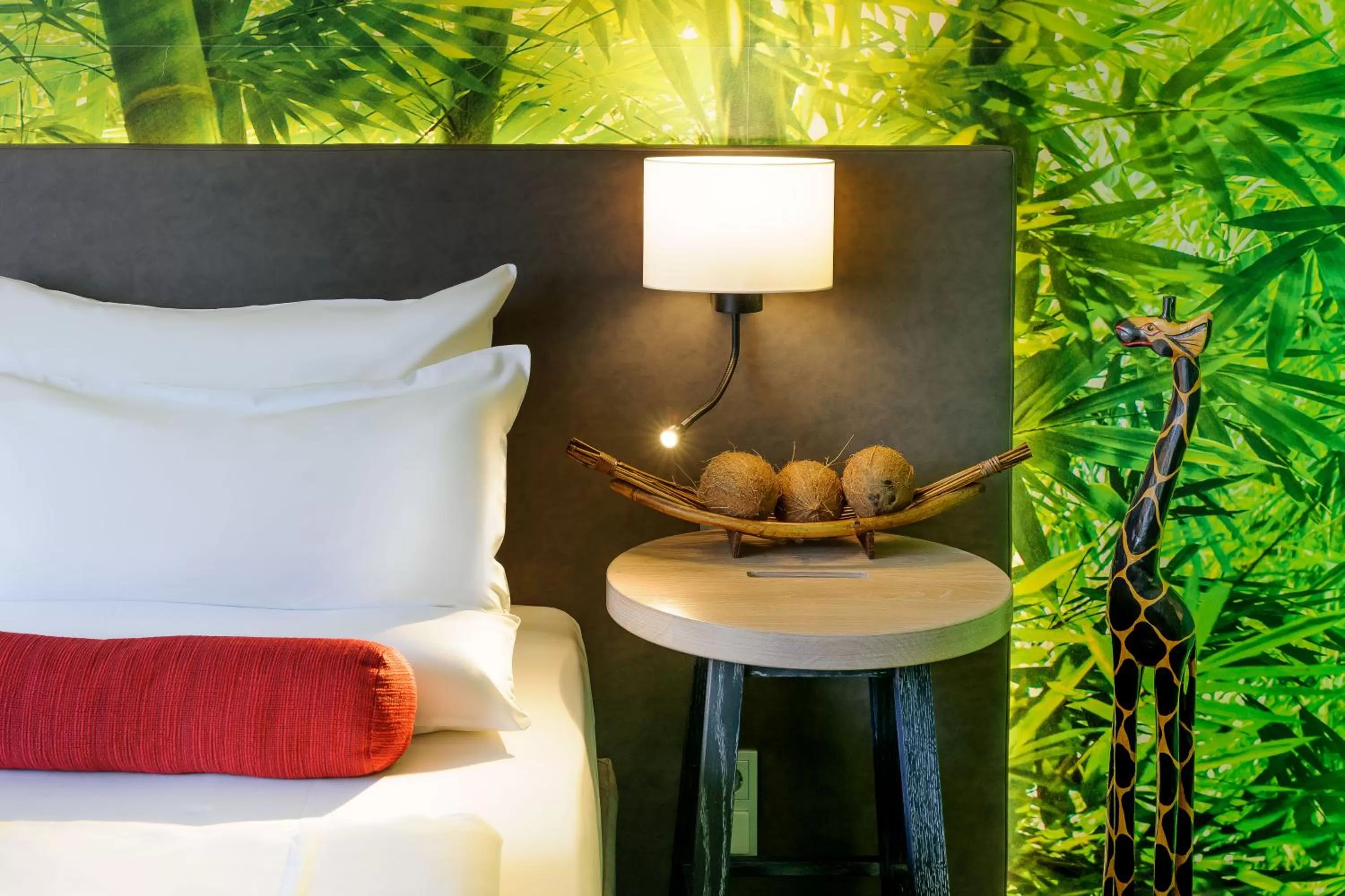 Photo of the whole room, Bed in Mercure München City Center