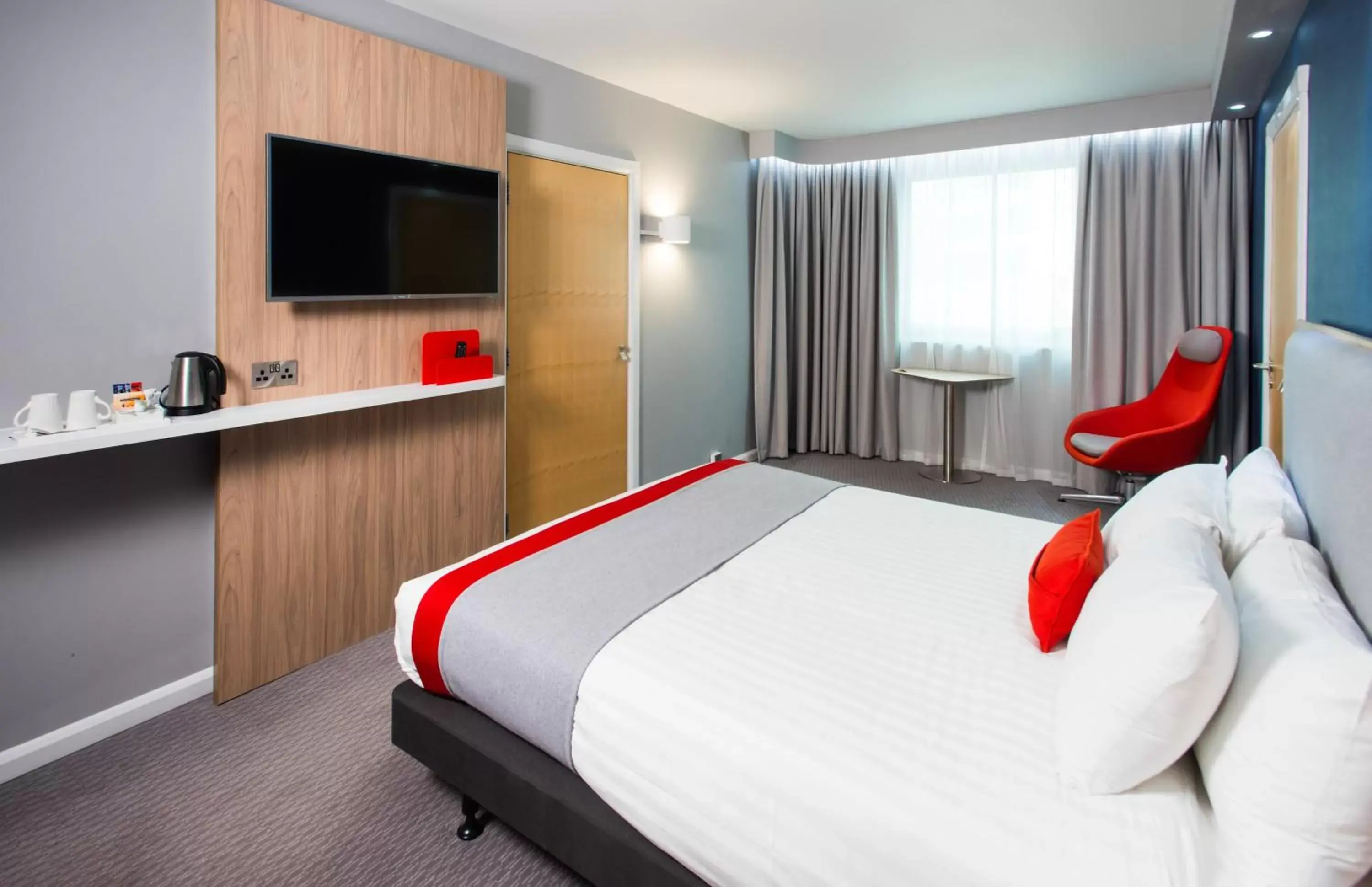Photo of the whole room, Bed in Holiday Inn Express Leeds City Centre - Armouries, an IHG Hotel
