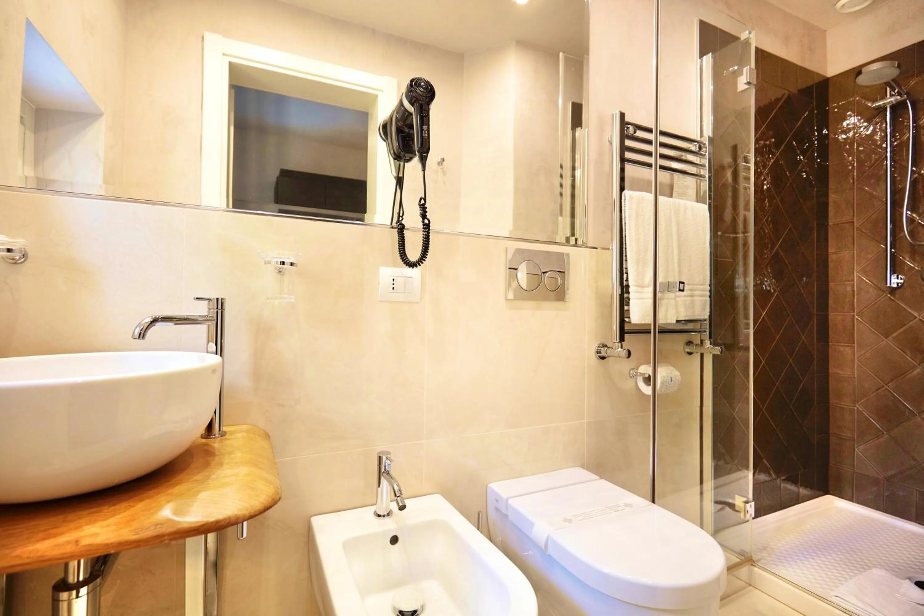 Shower in Boutique Hotel Hugo