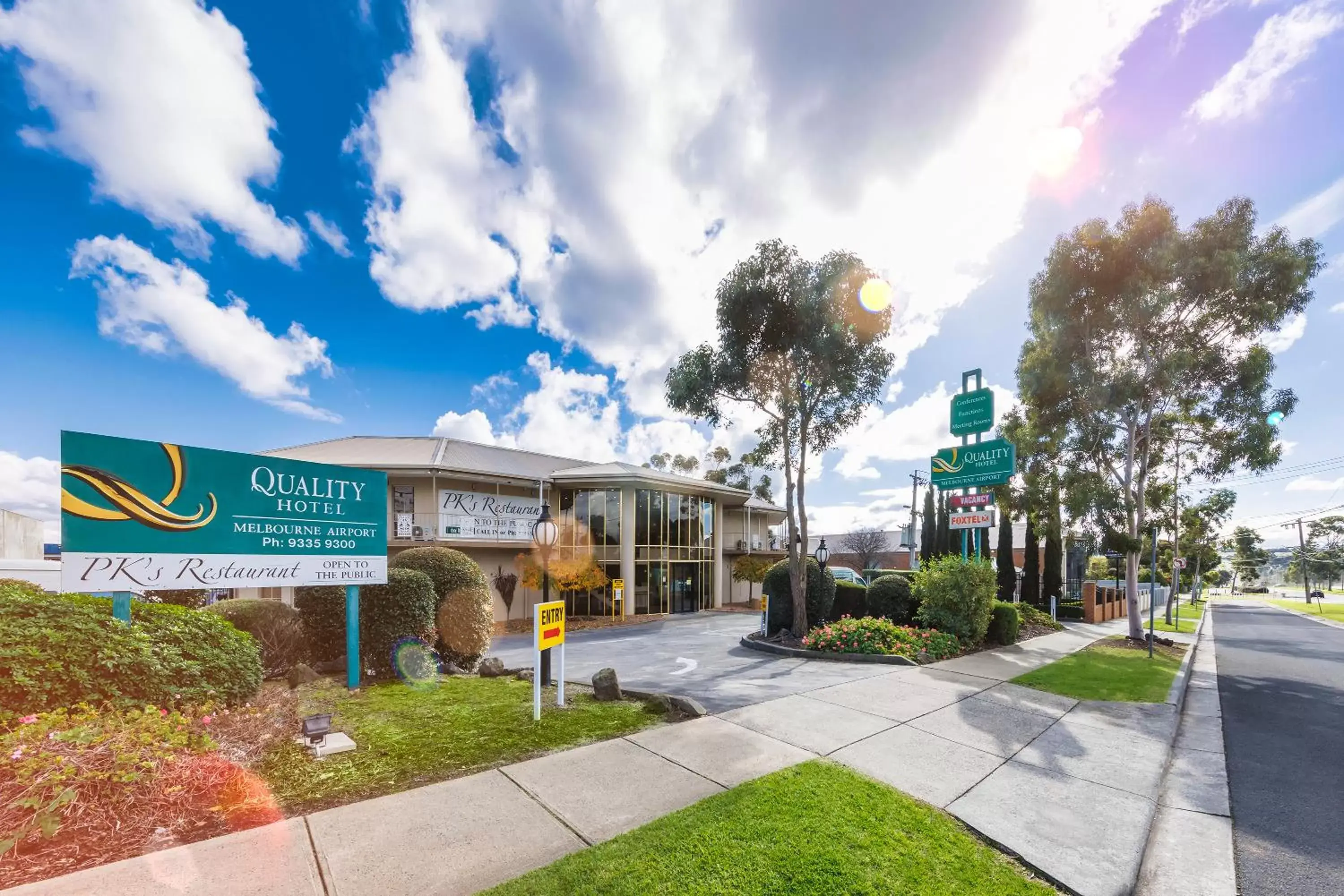 Property building in Quality Hotel Melbourne Airport Property building in Quality Hotel Melbourne Airport