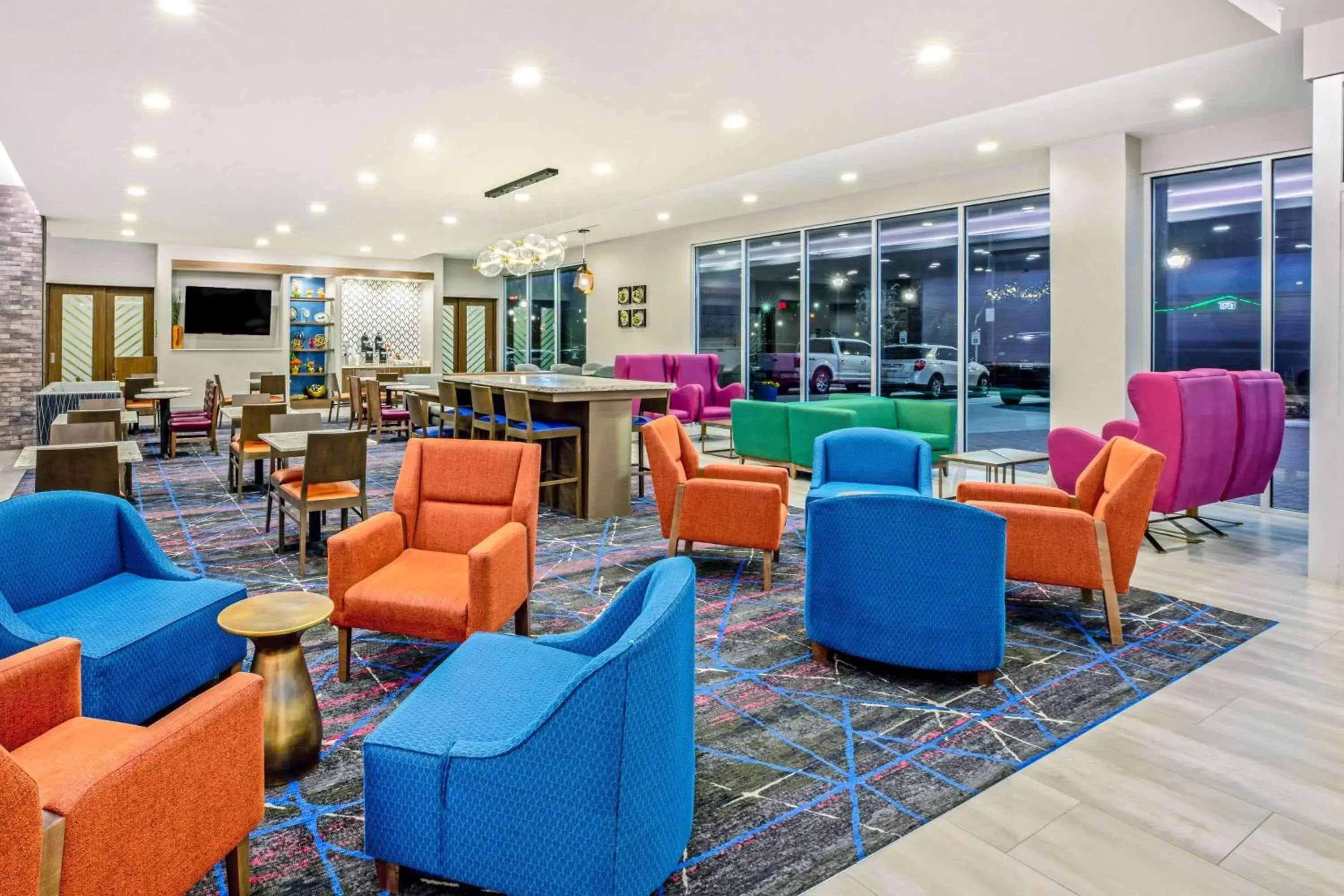 Lobby or reception, Lounge/Bar in La Quinta by Wyndham Waco Baylor Downtown