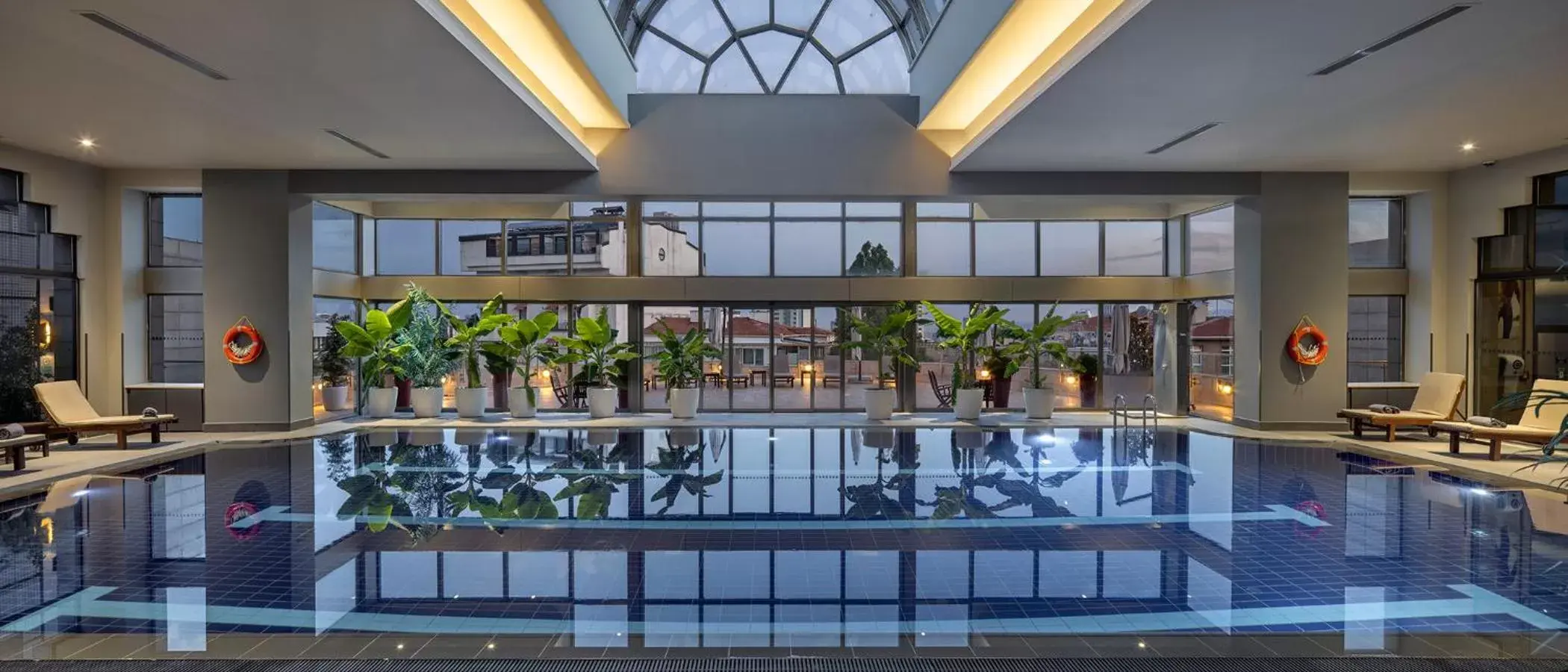 Swimming pool in Ankara HiltonSA