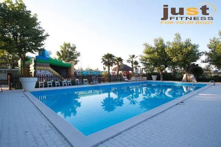 Swimming pool in Hotel Oceanic