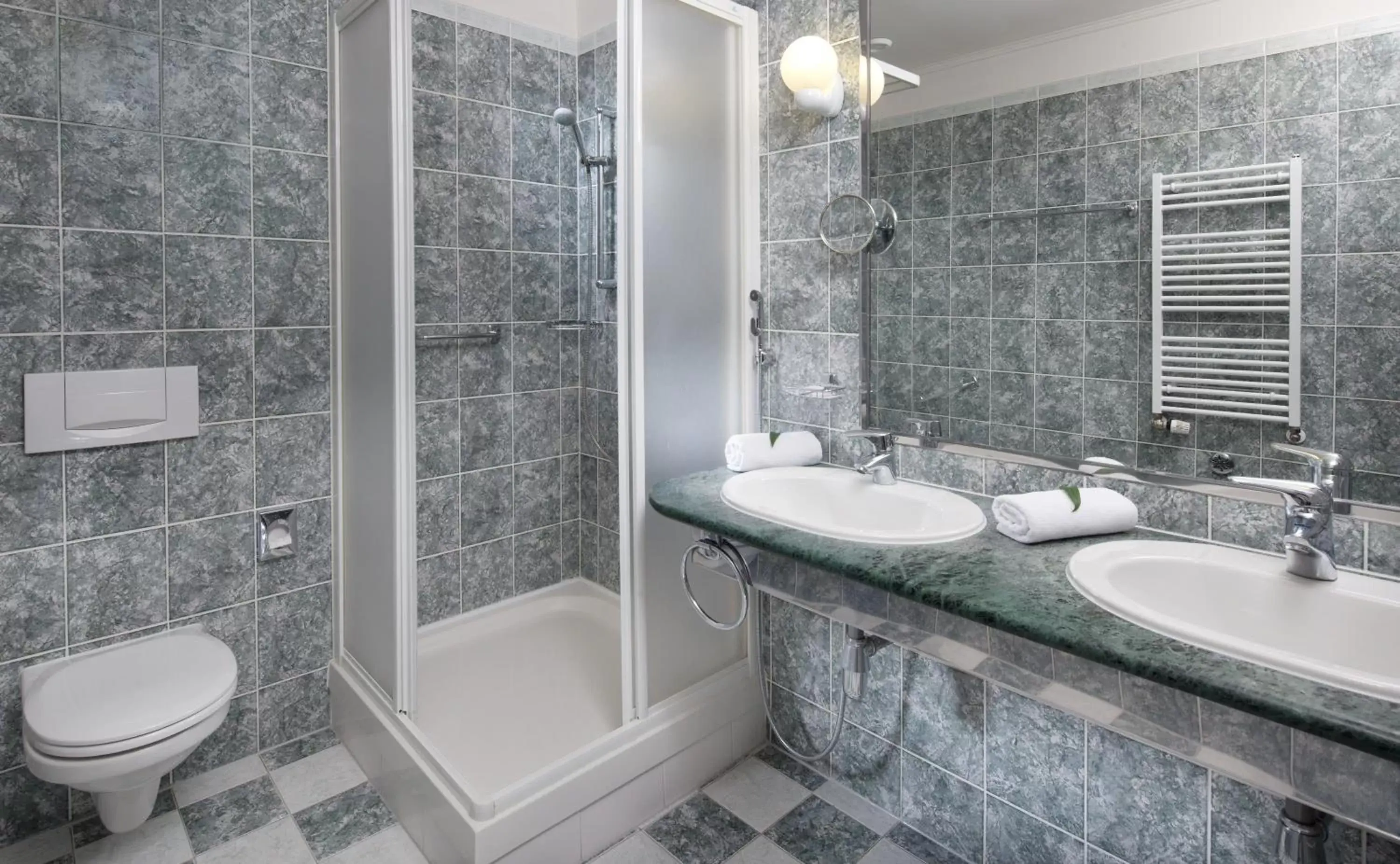Shower, Bathroom in Hotel Radium Palace