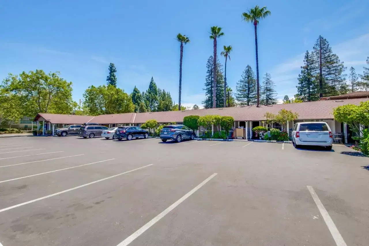 Parking in Americas Best Value Inn - Sky Ranch