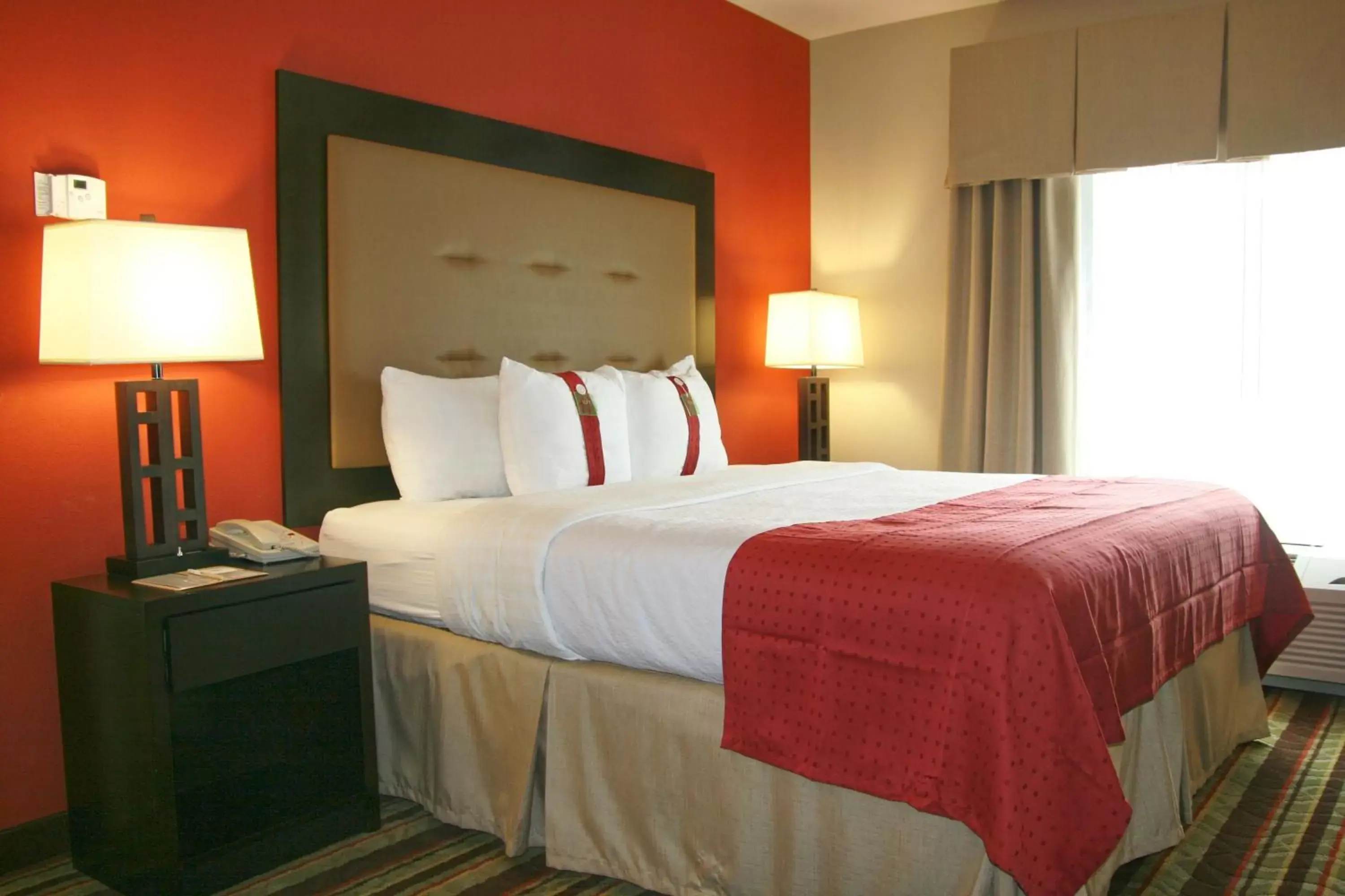 Photo of the whole room, Bed in Holiday Inn Blytheville, an IHG Hotel