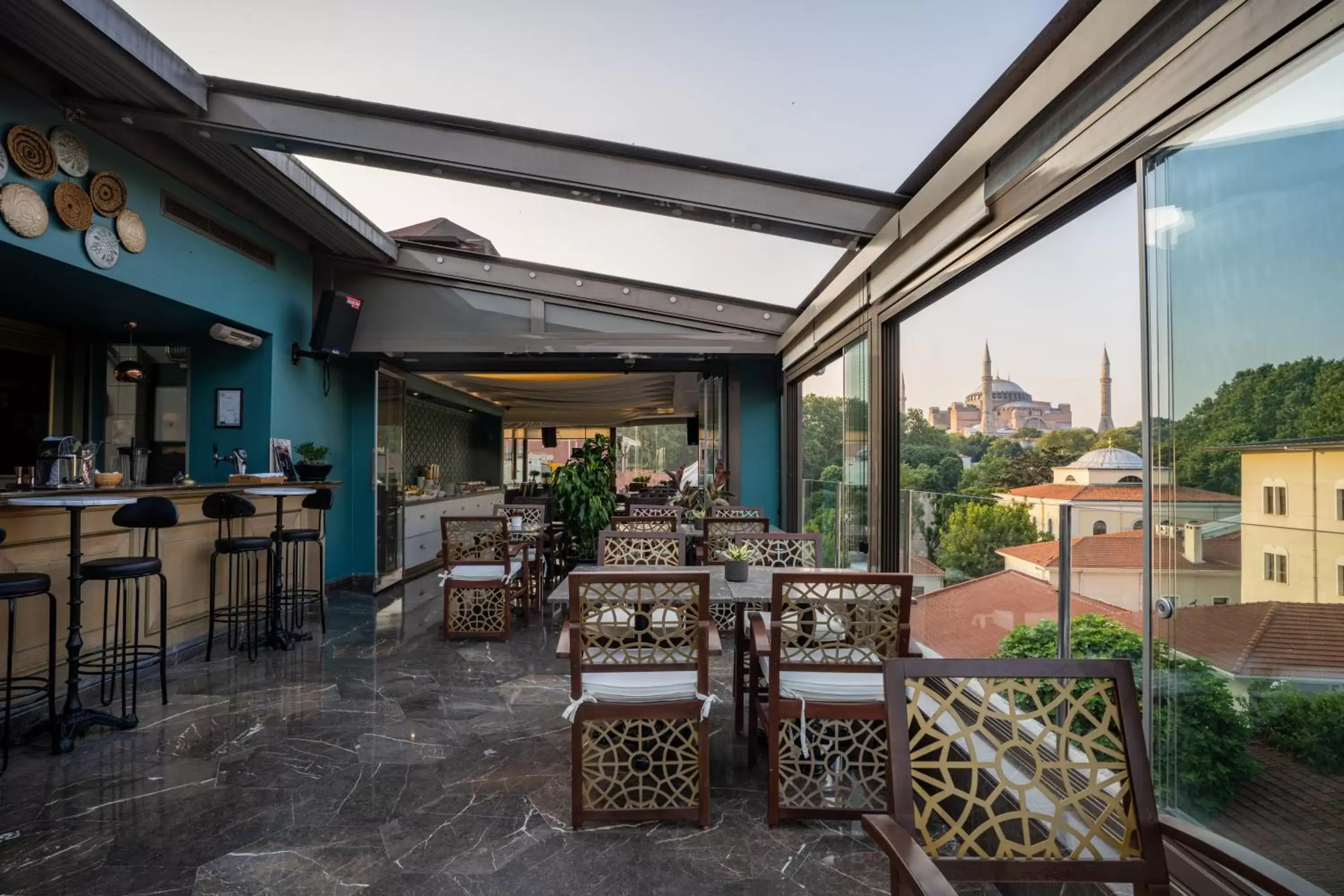 Restaurant/places to eat in Hotel Yasmak Sultan
