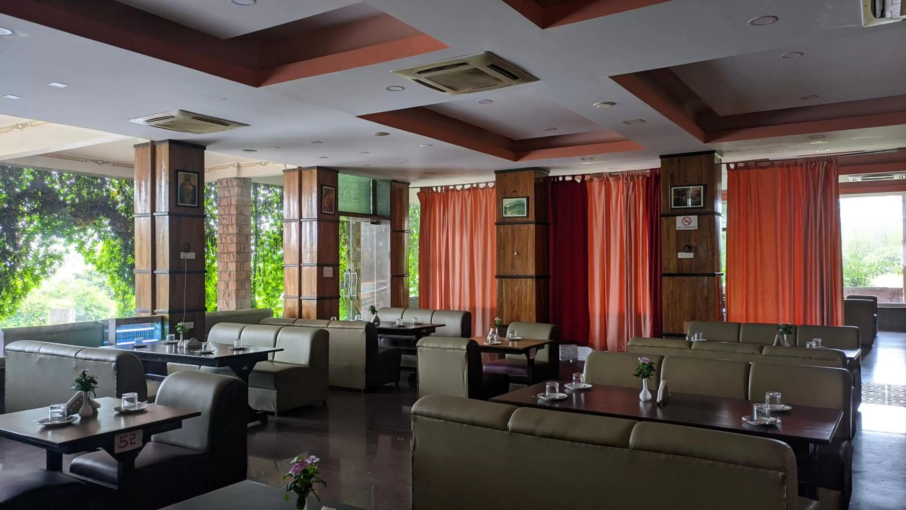 Restaurant/places to eat in Kanthi Resorts Badami