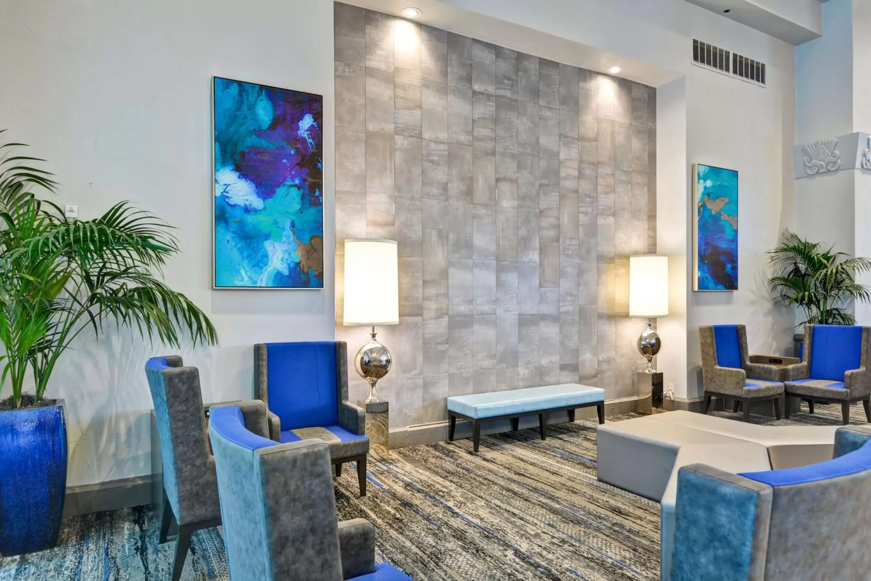 Lobby or reception in Embassy Suites by Hilton Miami International Airport
